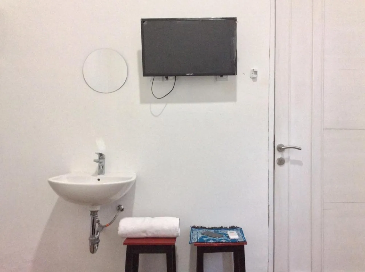 Bathroom in Reddoorz Syariah near Sleman city hall 4