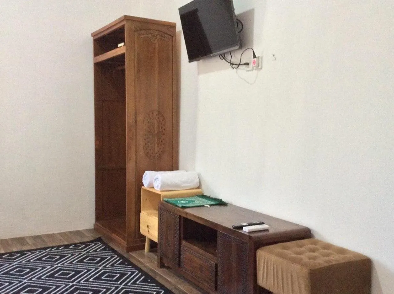 TV and multimedia in Reddoorz Syariah near Sleman city hall 4