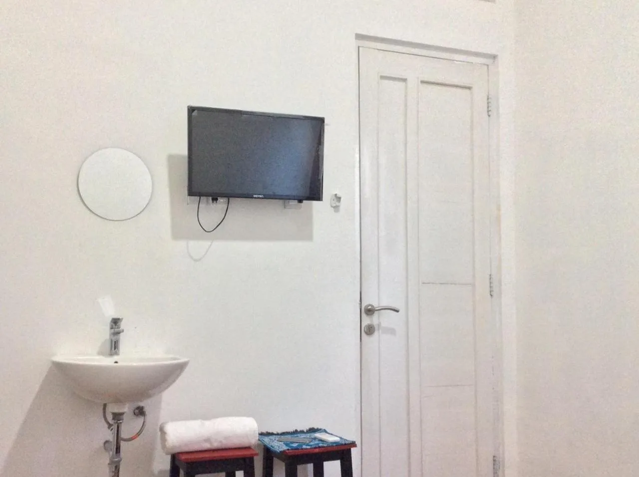 TV and multimedia in Reddoorz Syariah near Sleman city hall 4