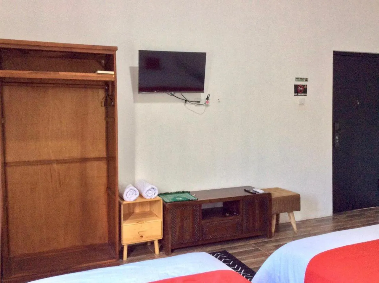 TV and multimedia, Bed in Reddoorz Syariah near Sleman city hall 4