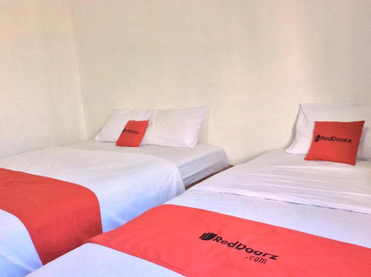 Bedroom, Bed in Reddoorz Syariah near Sleman city hall 4