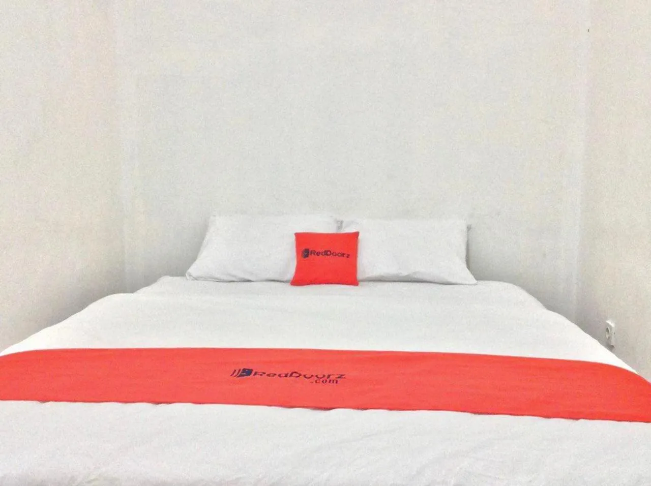 Bedroom, Bed in Reddoorz Syariah near Sleman city hall 4
