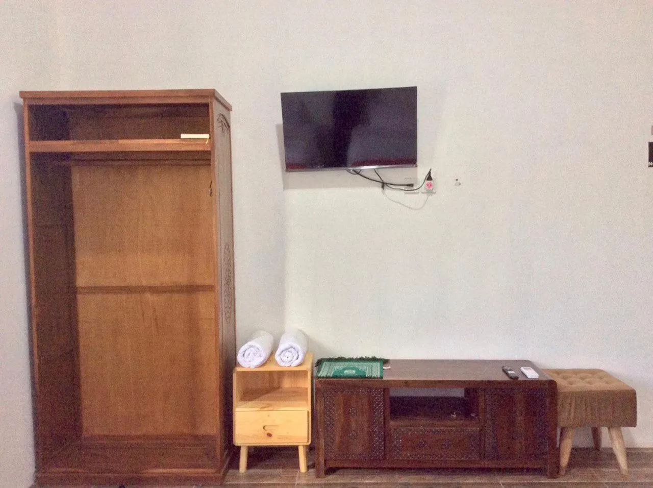 TV and multimedia in Reddoorz Syariah near Sleman city hall 4