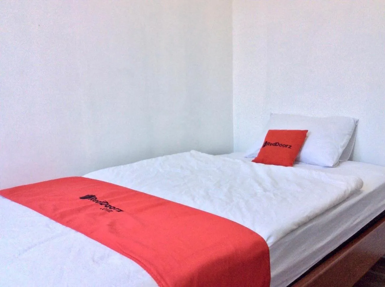 Bedroom, Bed in Reddoorz Syariah near Sleman city hall 4