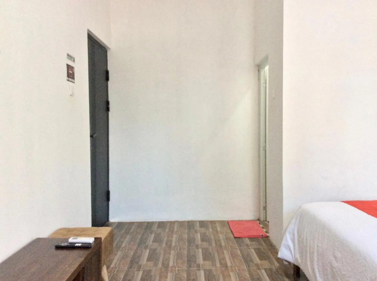 Bedroom, Bed in Reddoorz Syariah near Sleman city hall 4