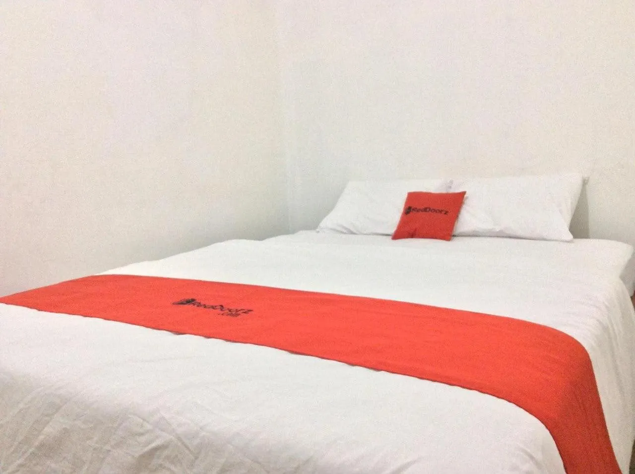 Bedroom, Bed in Reddoorz Syariah near Sleman city hall 4