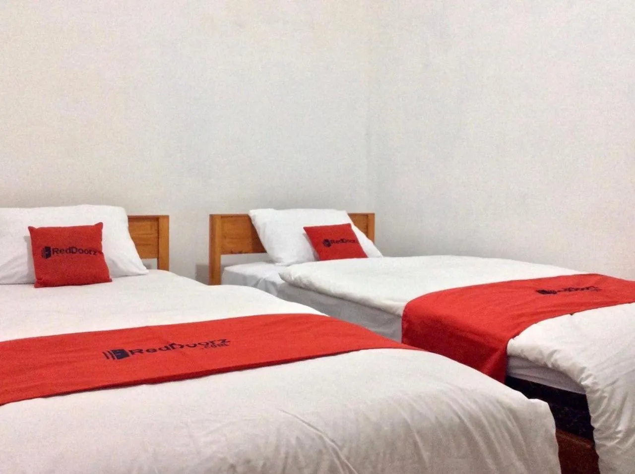 Bedroom, Bed in Reddoorz Syariah near Sleman city hall 4