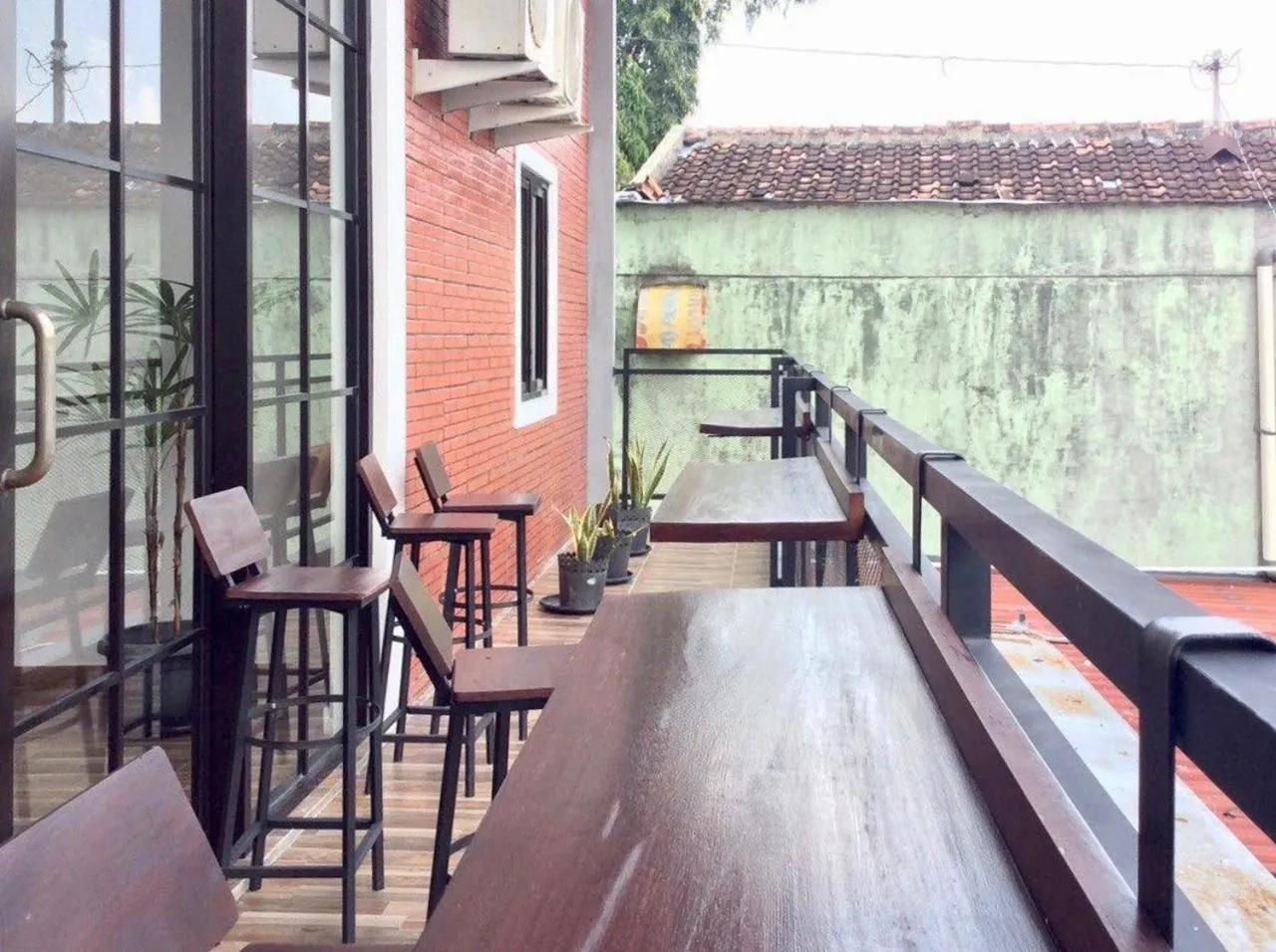 Balcony/Terrace in Reddoorz Syariah near Sleman city hall 4