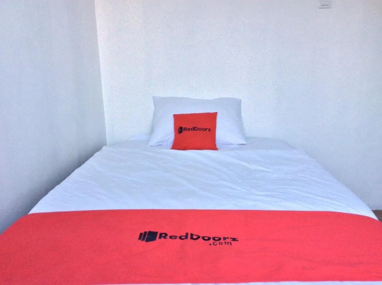 Bedroom, Bed in Reddoorz Syariah near Sleman city hall 4