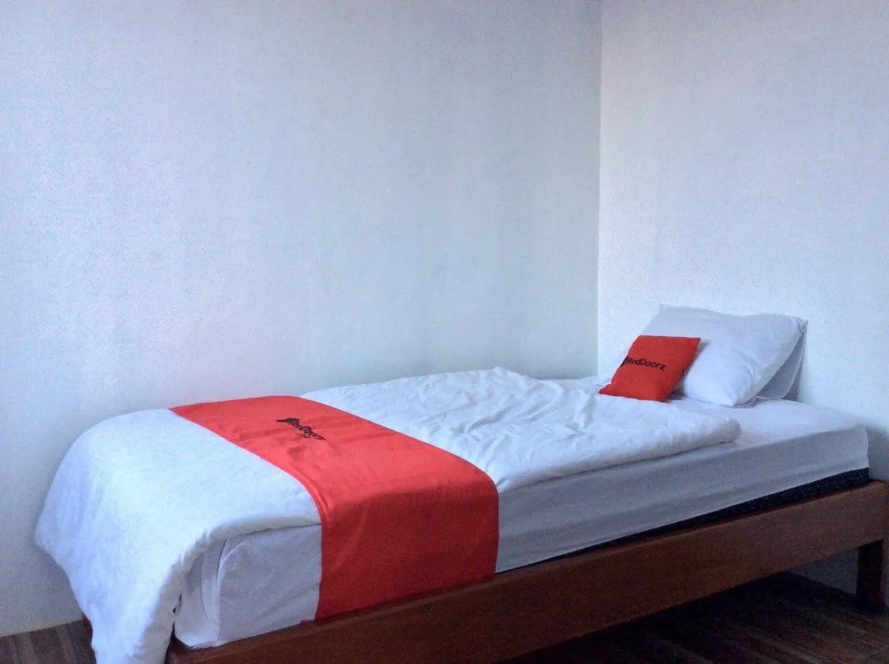 Bedroom, Bed in Reddoorz Syariah near Sleman city hall 4
