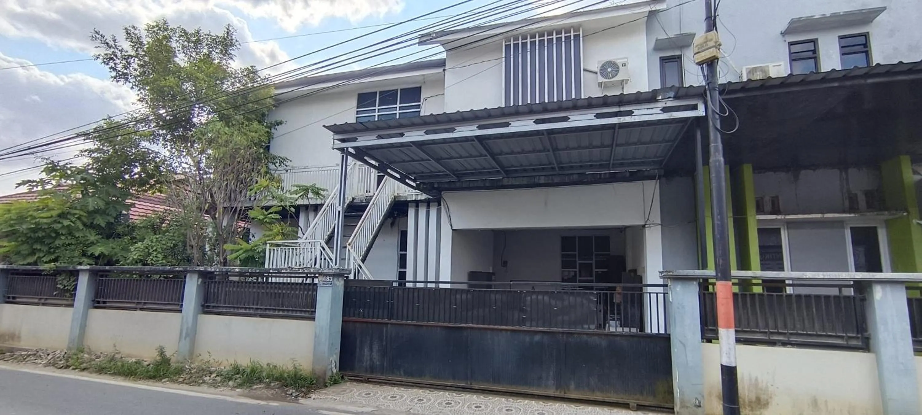 Facade/entrance in Hotel O Losmen Arkansas Syariah