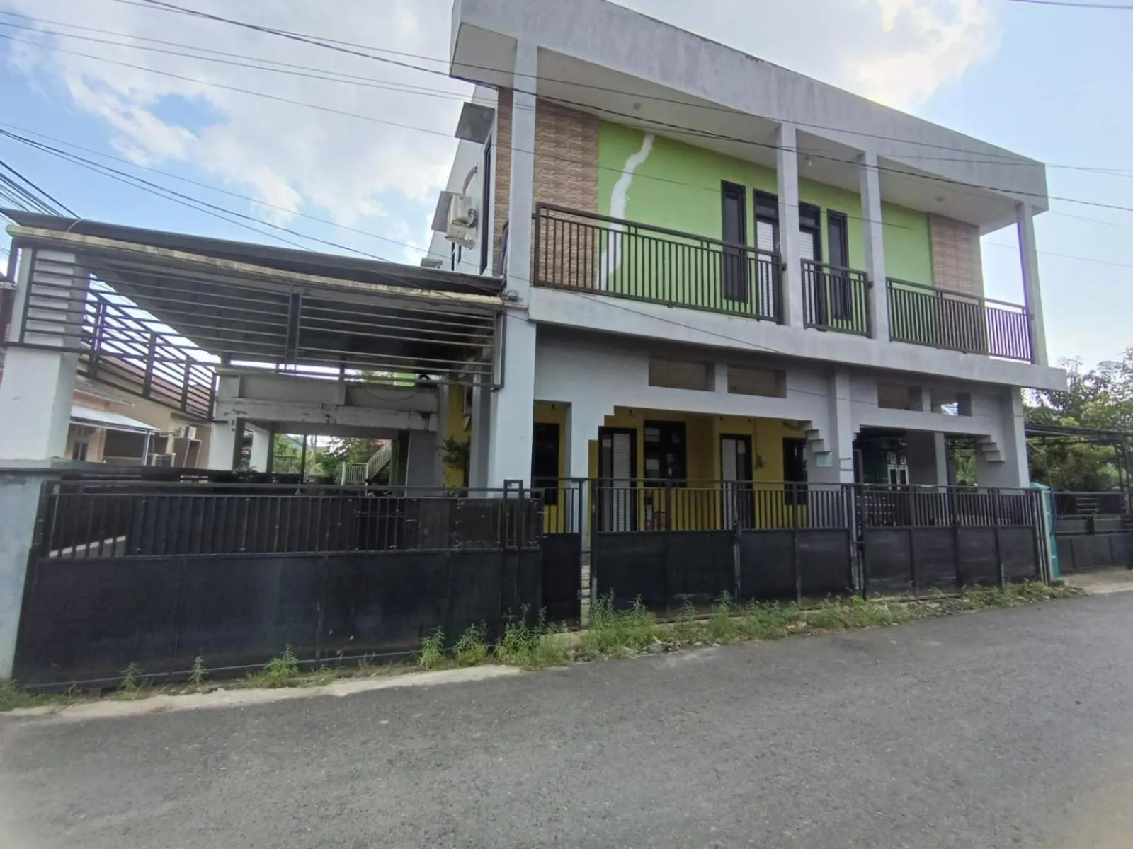 Facade/entrance in Hotel O Losmen Arkansas Syariah