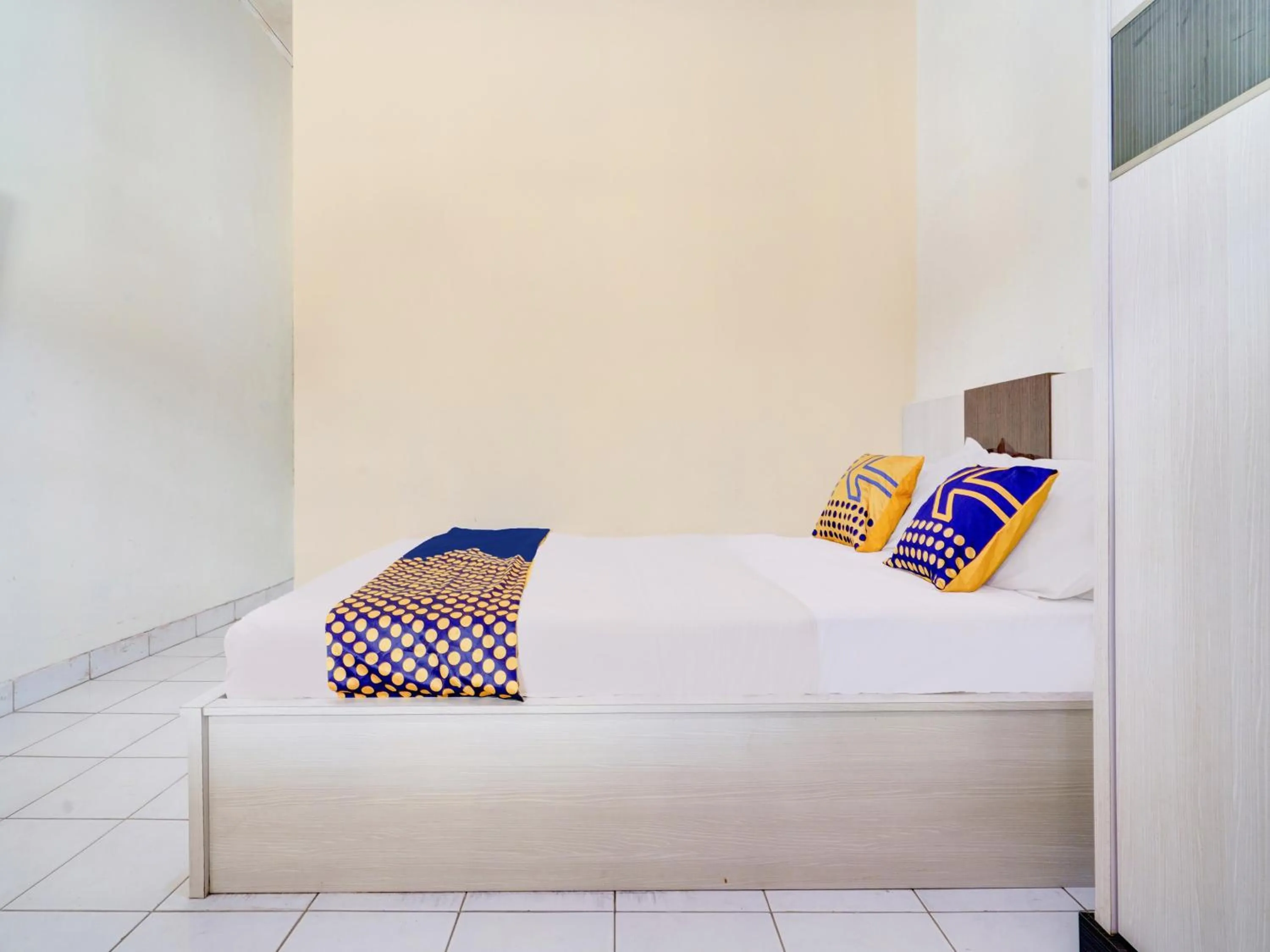 Bedroom in SPOT ON 93005 Berkah Kedawung Syariah Near Fakultas Farmasi Universitas Muhammadiyah Ahmad Dahlan Cirebon