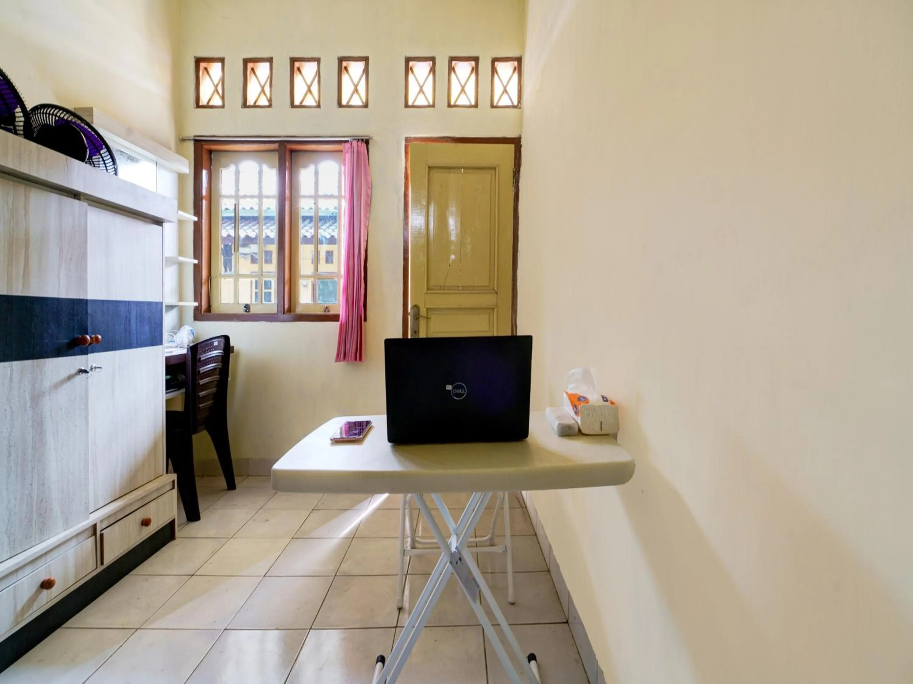 Lobby or reception in SPOT ON 93005 Berkah Kedawung Syariah Near Fakultas Farmasi Universitas Muhammadiyah Ahmad Dahlan Cirebon