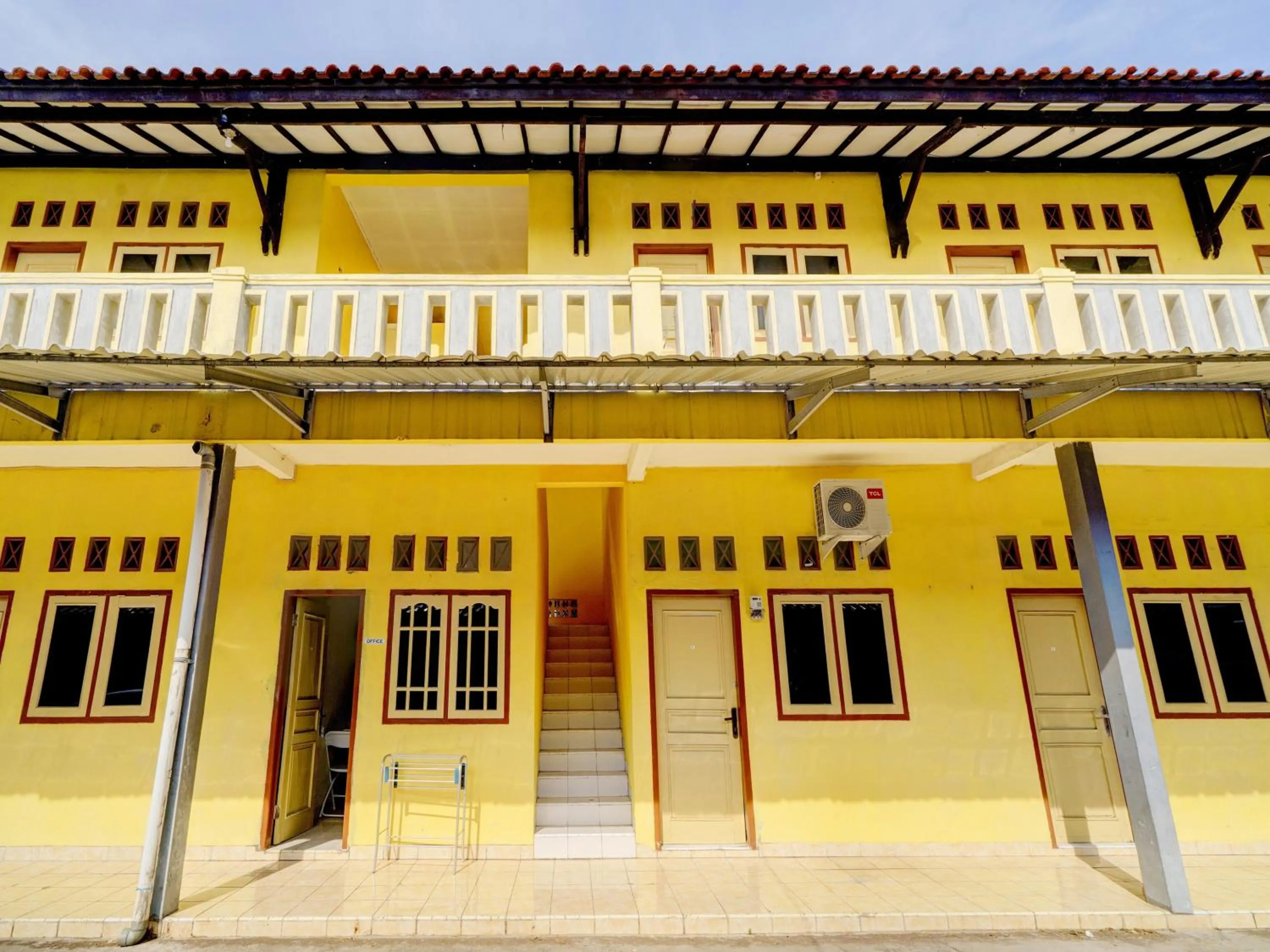 Facade/entrance in SPOT ON 93005 Berkah Kedawung Syariah Near Fakultas Farmasi Universitas Muhammadiyah Ahmad Dahlan Cirebon
