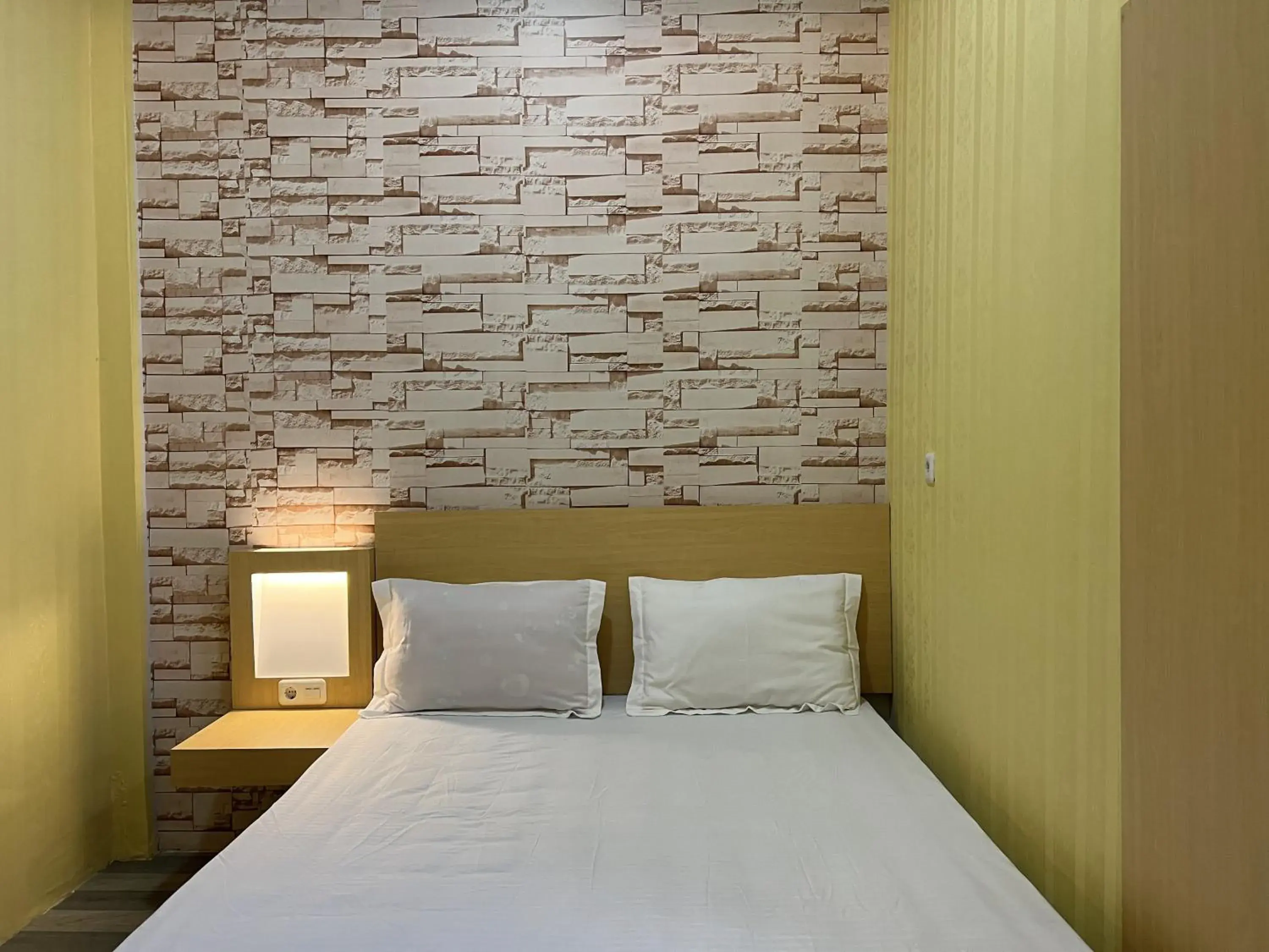 Bedroom, Bed in Hotel O Batodupi Guesthouse Syariah Near Buttu Kasambi Bedroom, Bed in Hotel O Batodupi Guesthouse Syariah Near Buttu Kasambi