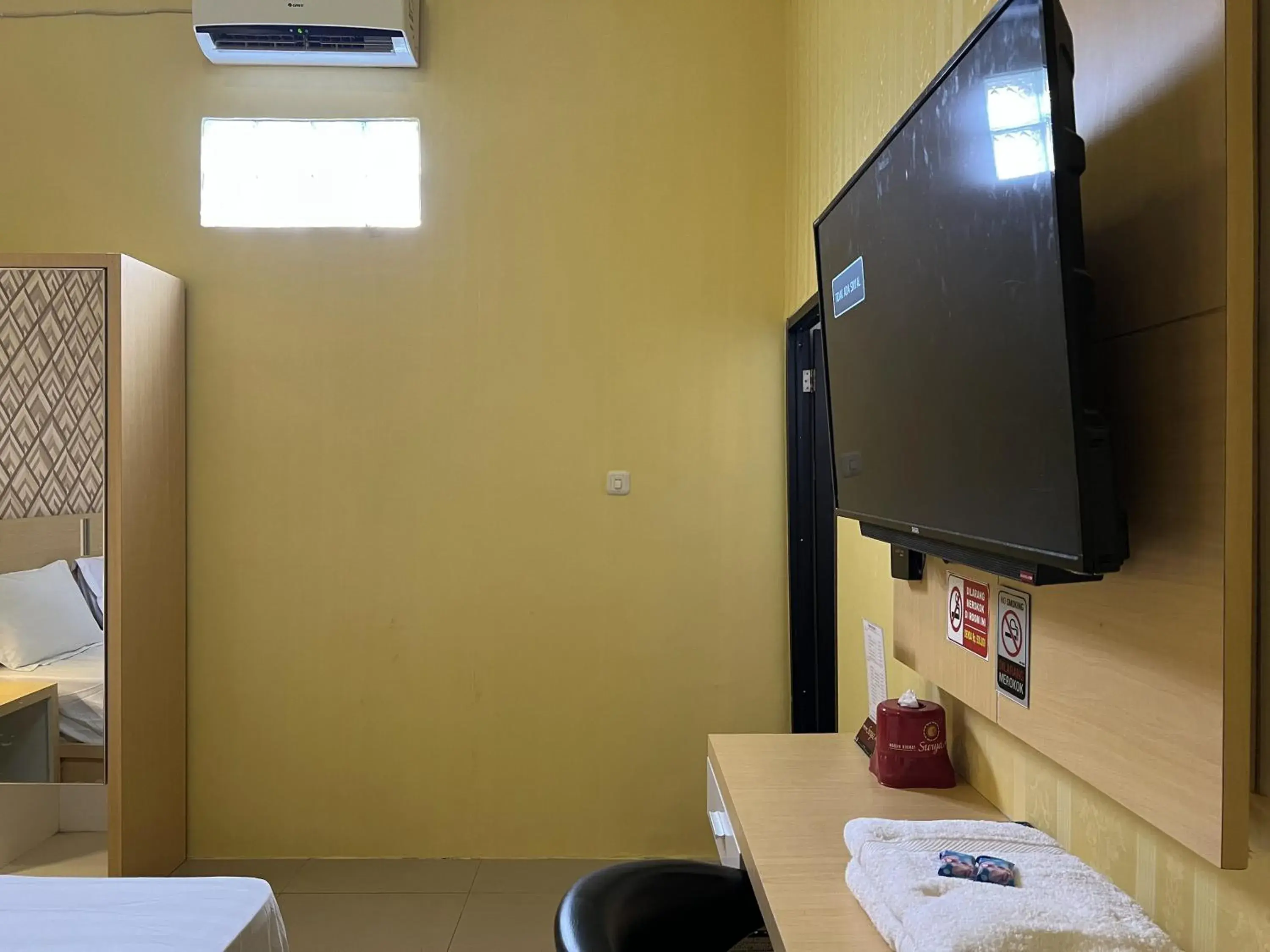 Bedroom, Bed in Hotel O Batodupi Guesthouse Syariah Near Buttu Kasambi Bedroom, Bed in Hotel O Batodupi Guesthouse Syariah Near Buttu Kasambi