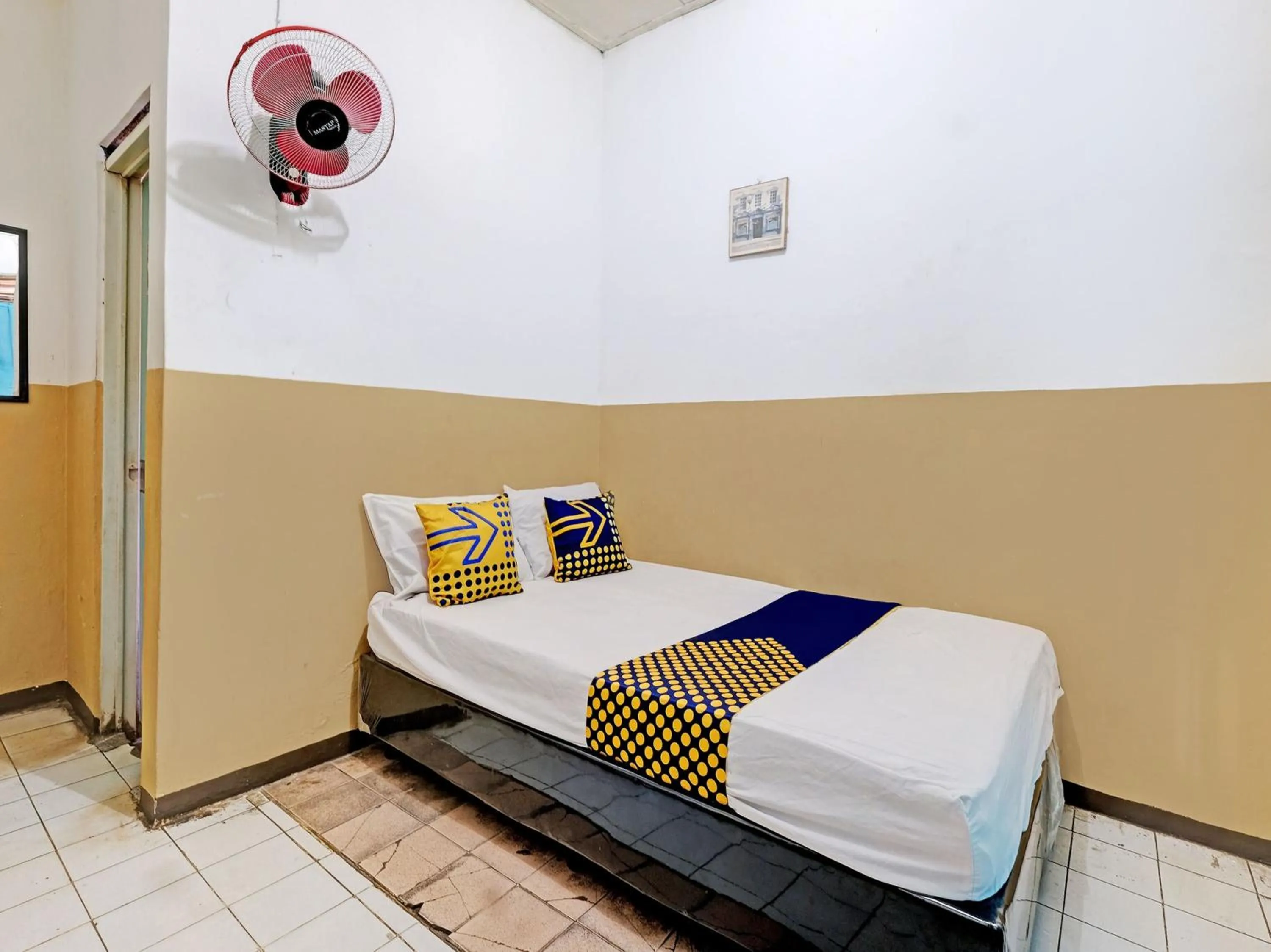 Bedroom in SPOT ON 92983 Hotel Ayu