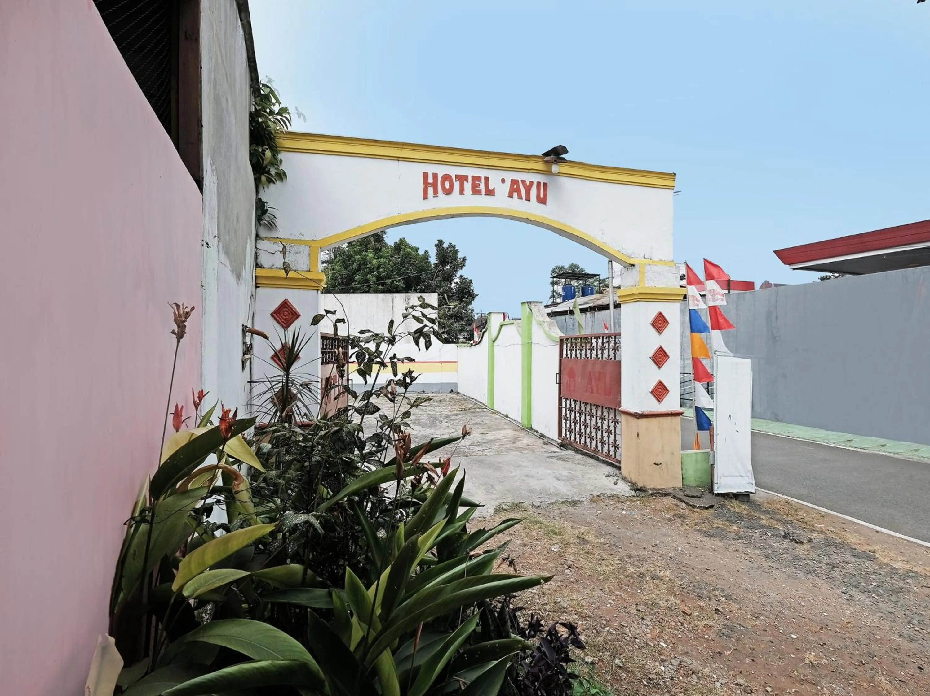 Facade/entrance in SPOT ON 92983 Hotel Ayu