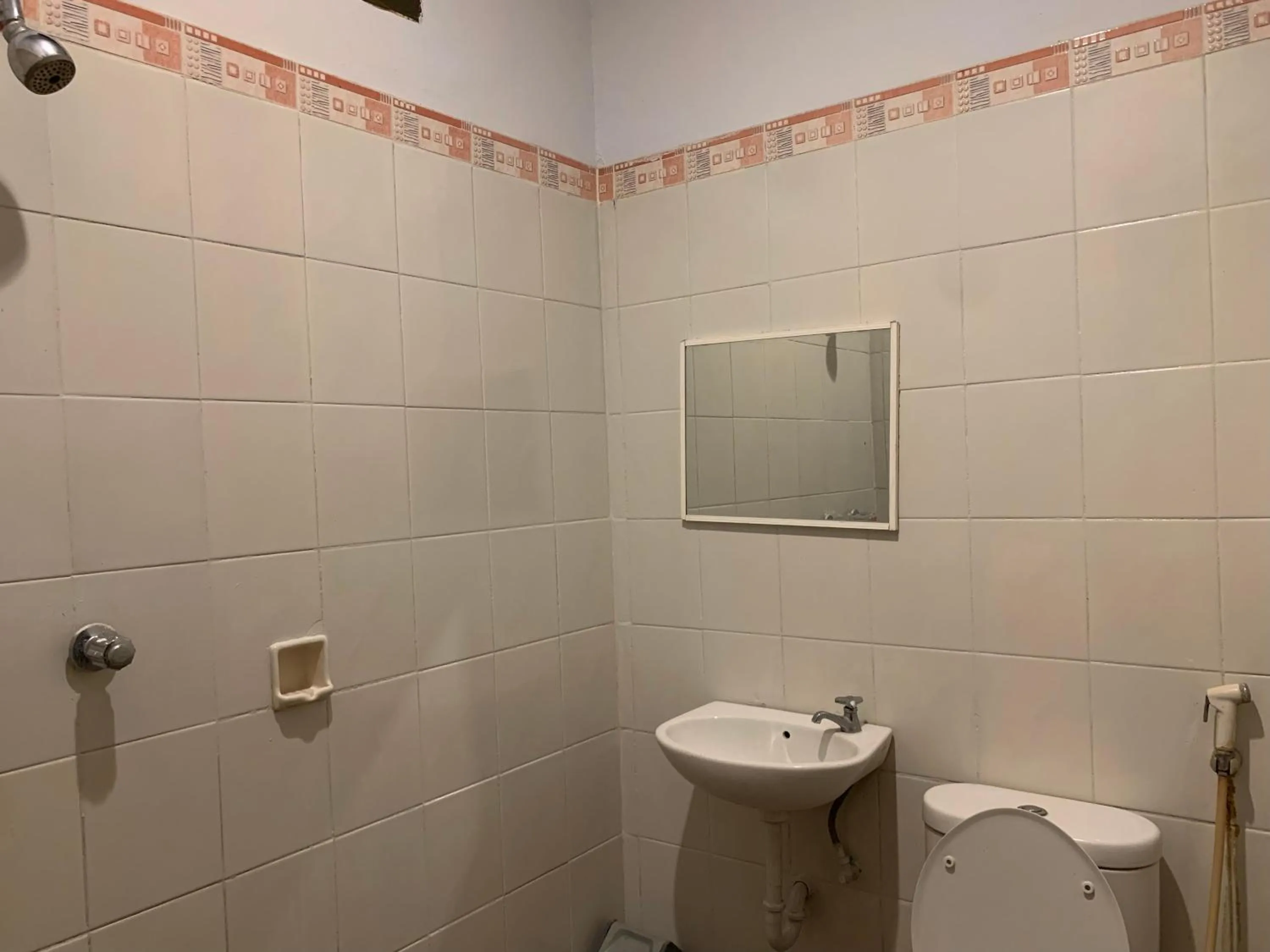 Bathroom in Hotel O Edotel Smkn 5 Palopo Near Bukit punai