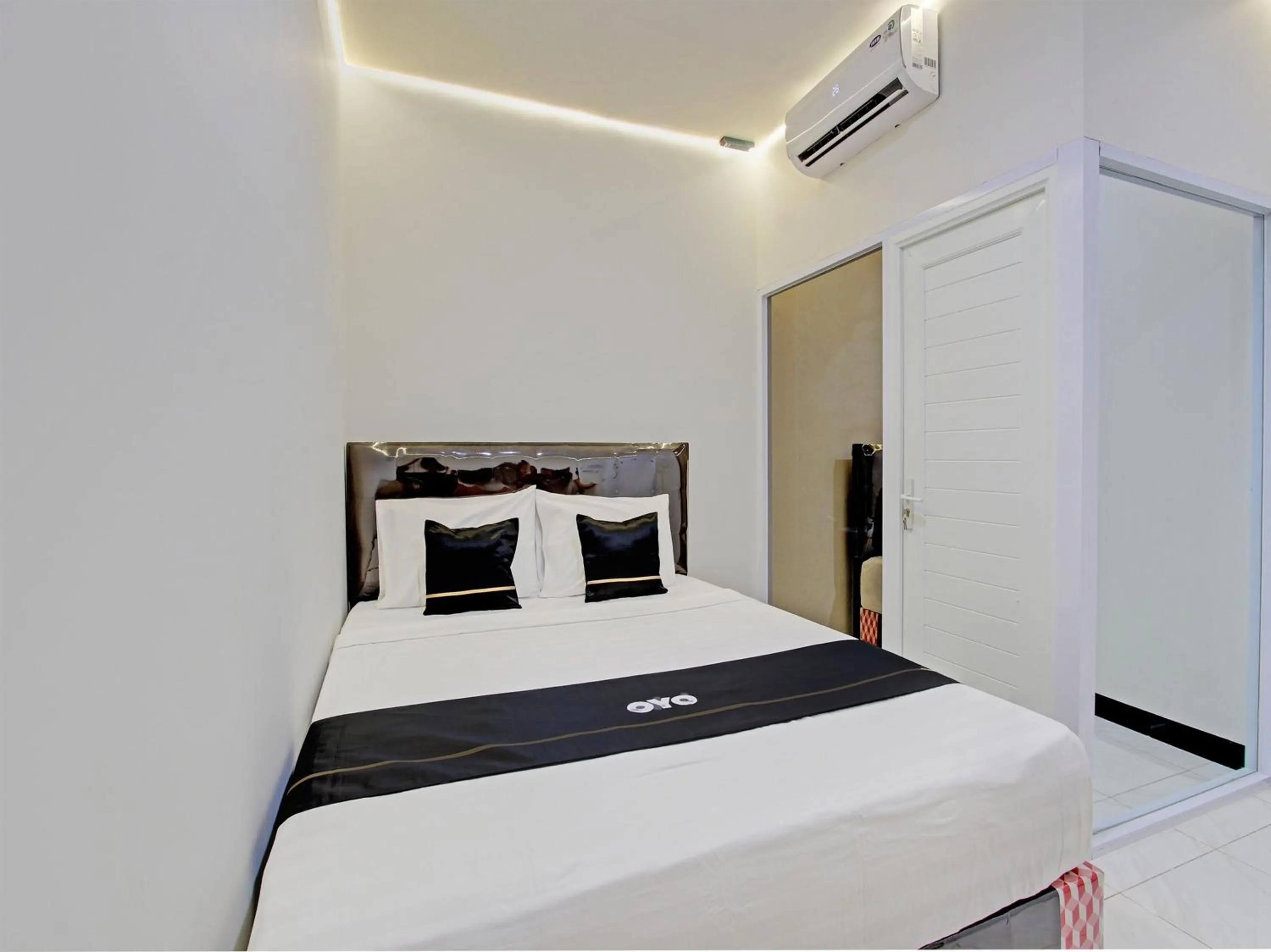 Bedroom, Bed in Collection O 92972 Gaharu Hotel