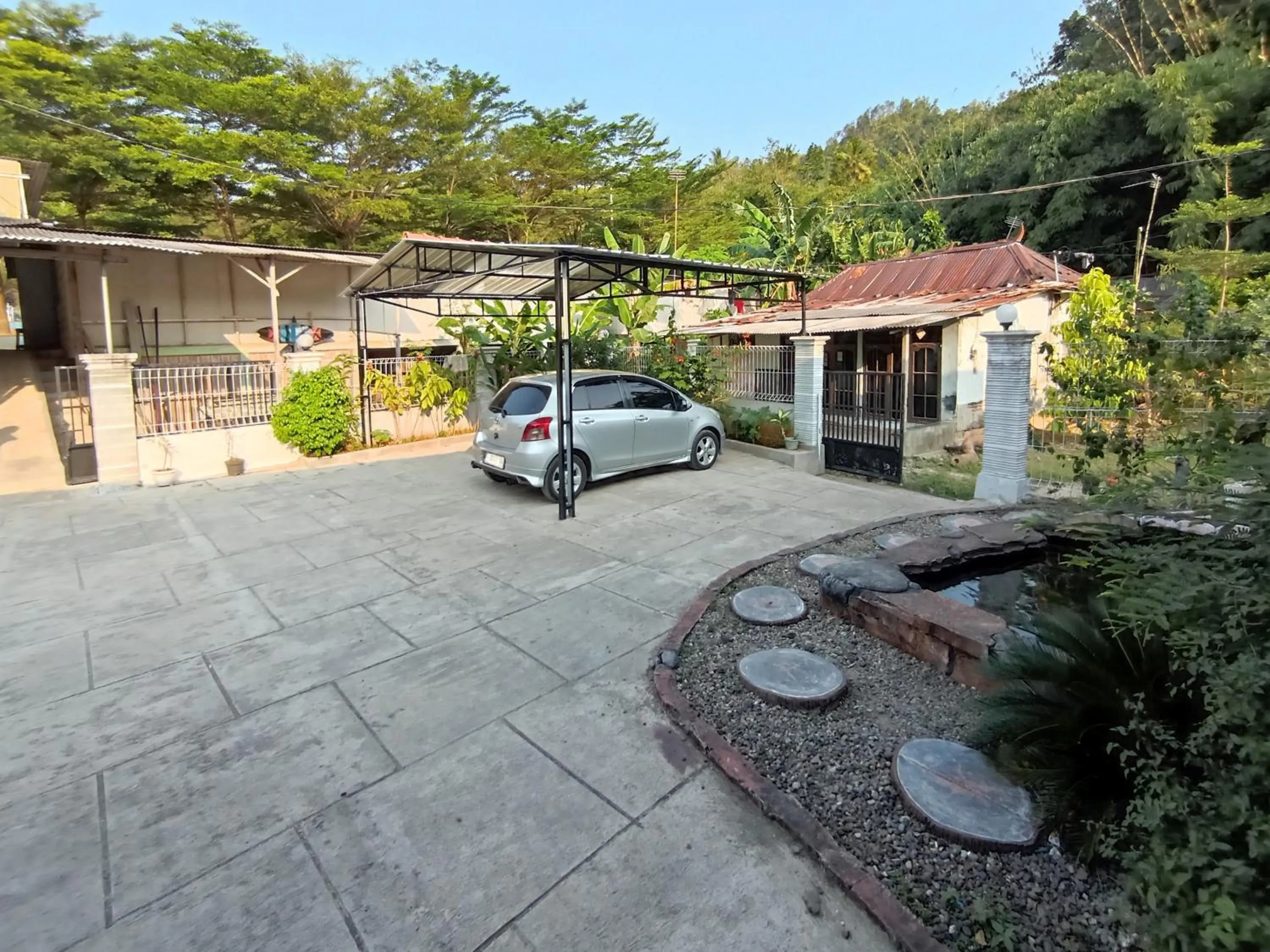 Parking in Surya Abadi Homestay Syariah RedPartner
