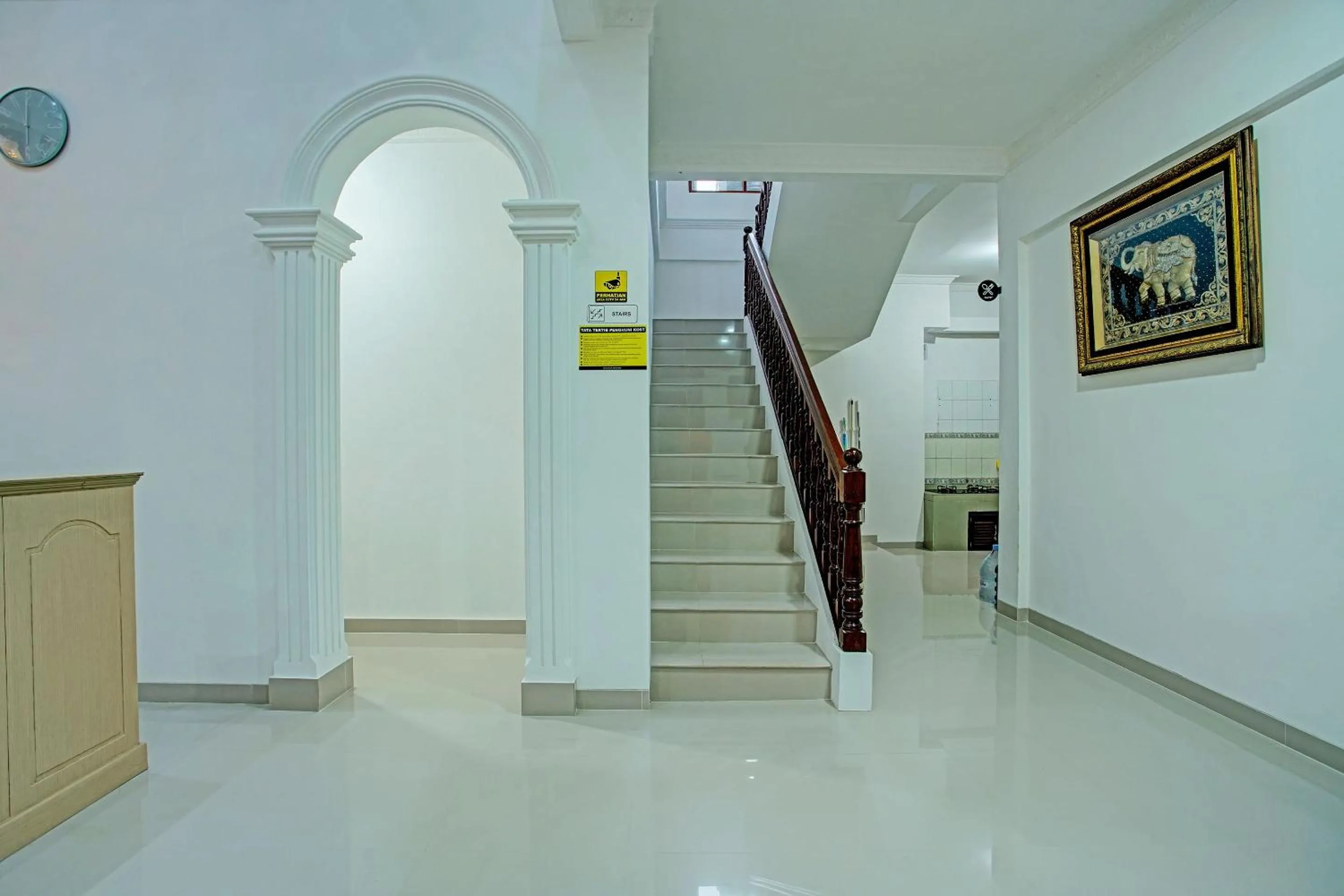 Lobby or reception in Capital O 92990 Nena Kostel Syariah