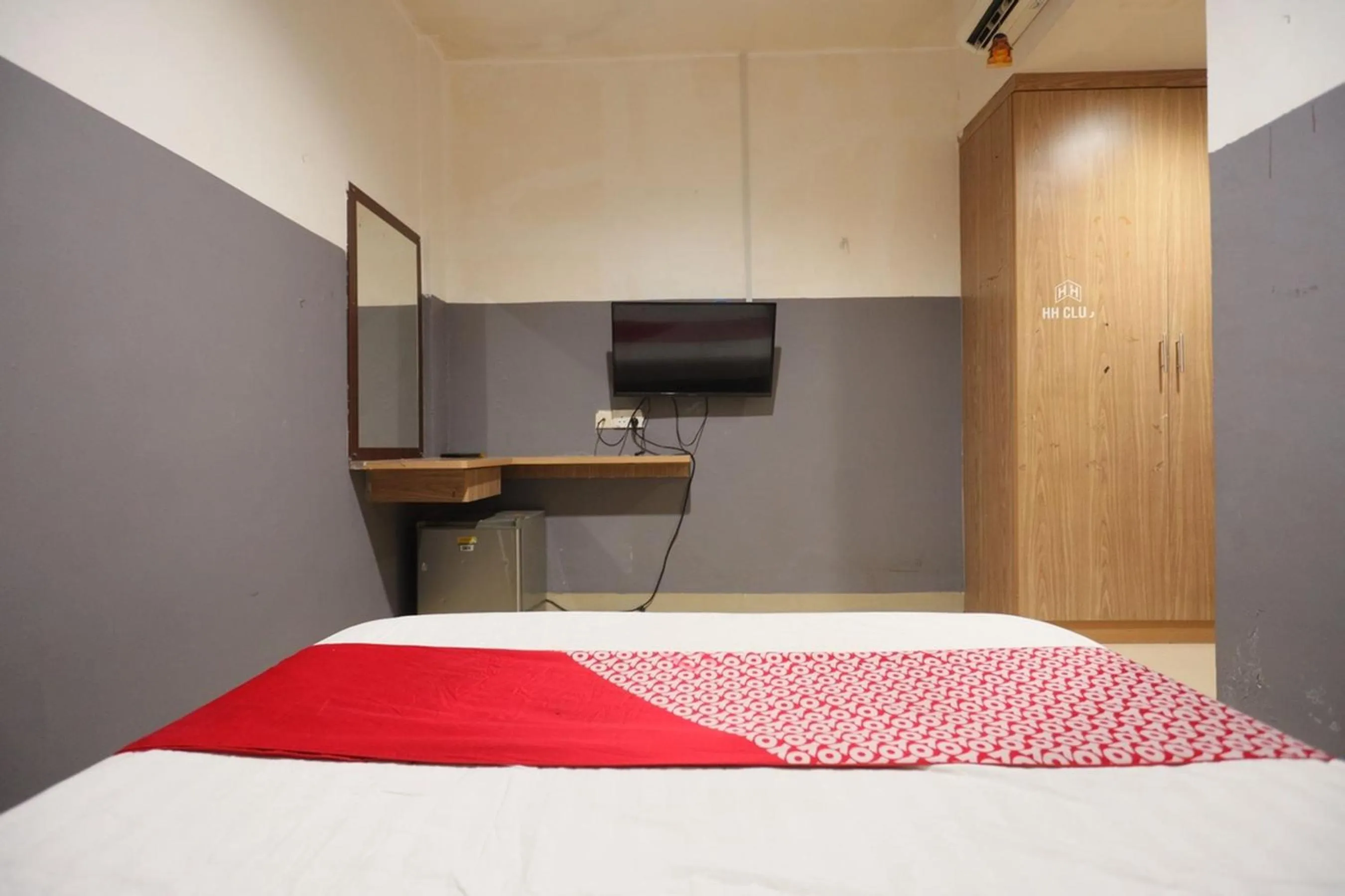 Photo of the whole room, Bed in Hotel O City Room