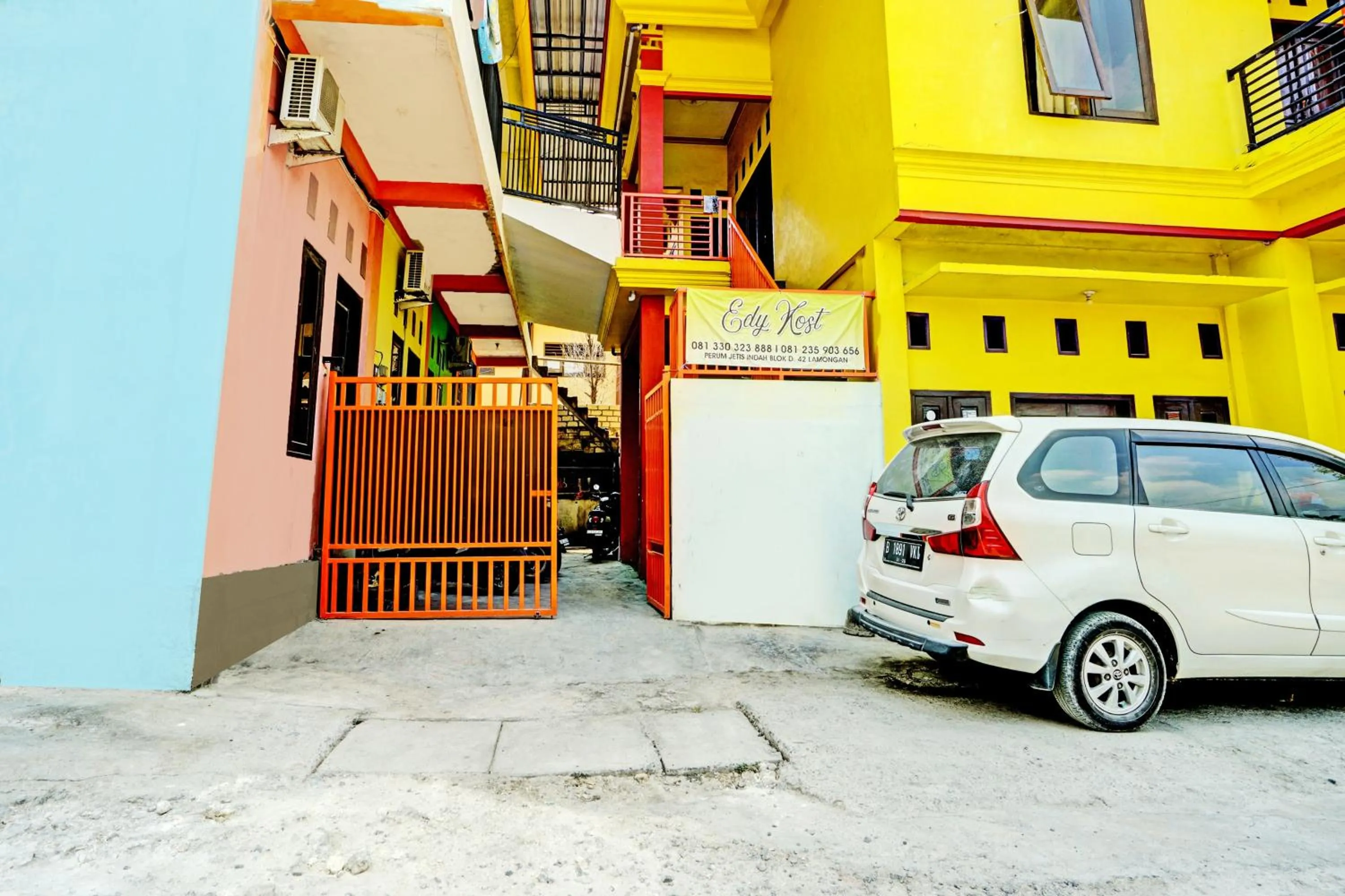 Facade/entrance in OYO Life 93036 Eddy Homestay Syariah