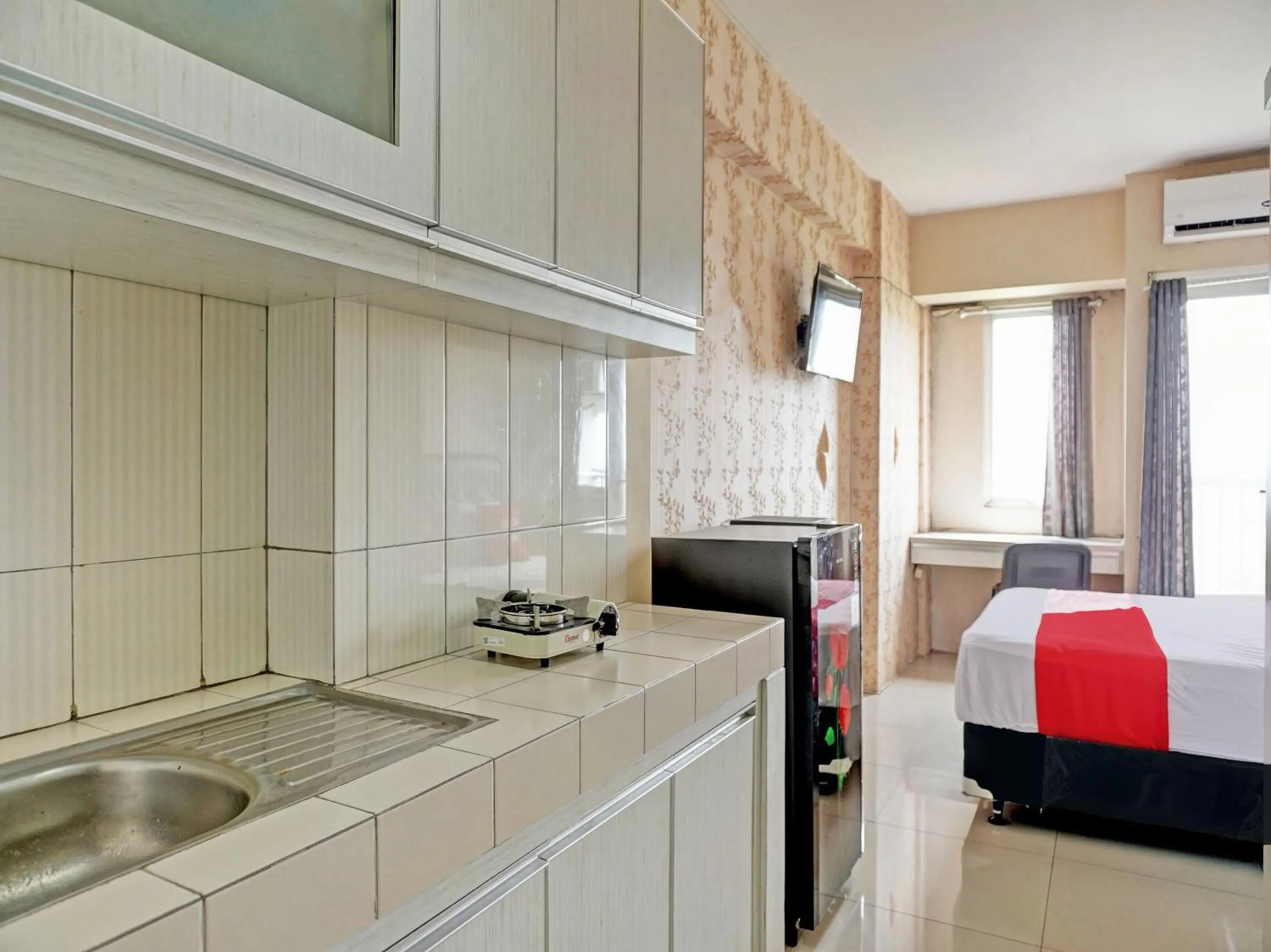 Bedroom, Bed in Collection O 92967 Apartement Sentraland Karawang By Rda Living