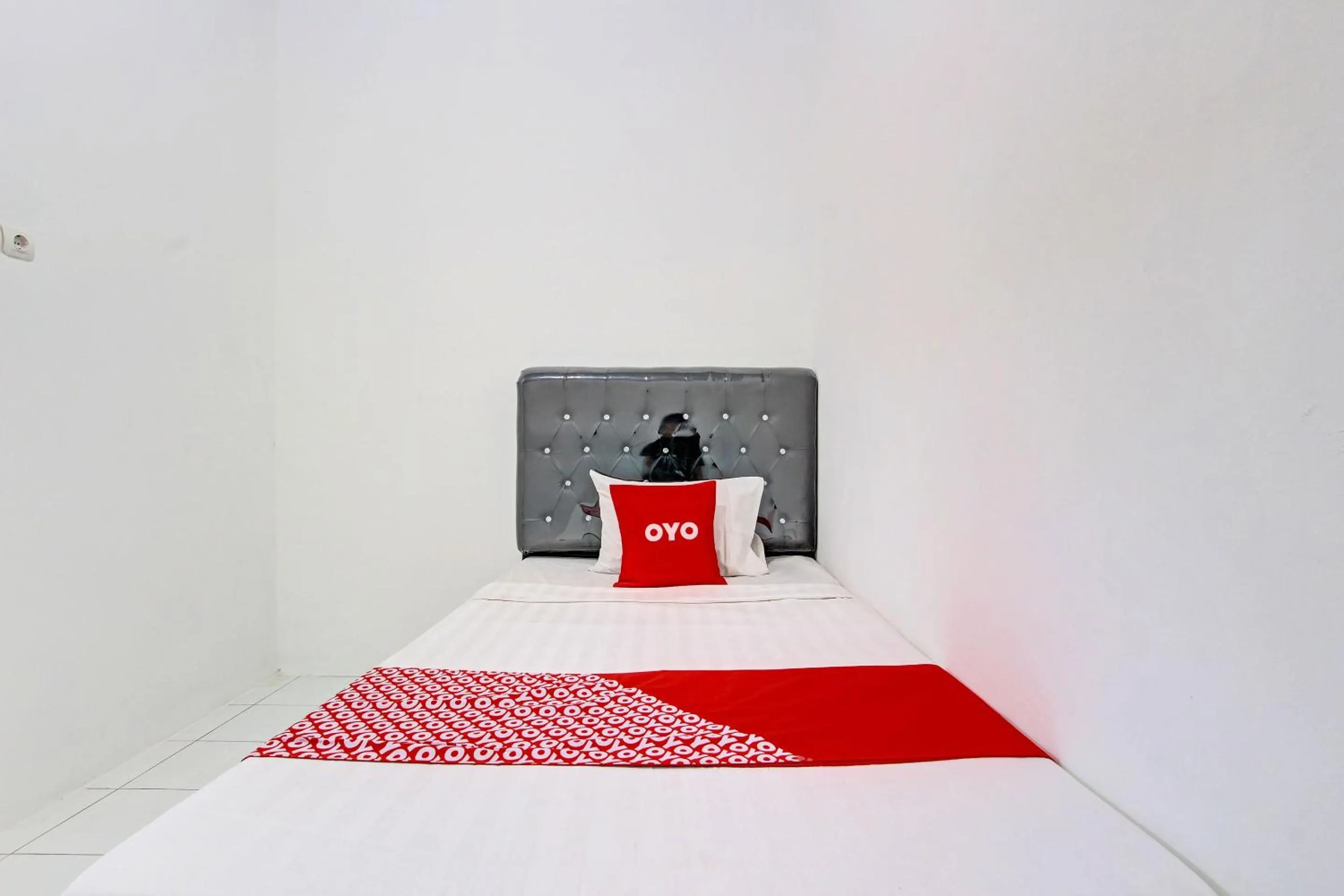 Bedroom, Bed in Hotel O Mi Casa Inn