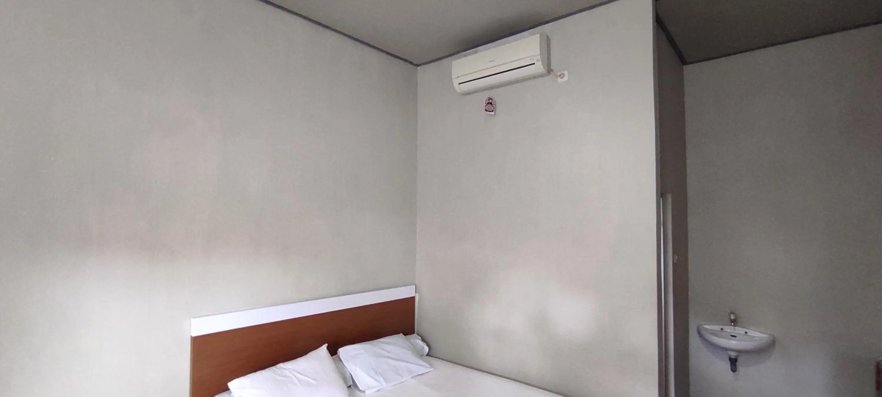 Bedroom in OYO 93051 Wisma Syariah Buloe Near Lapangan Abubakar Lambogo Batili Enrekang