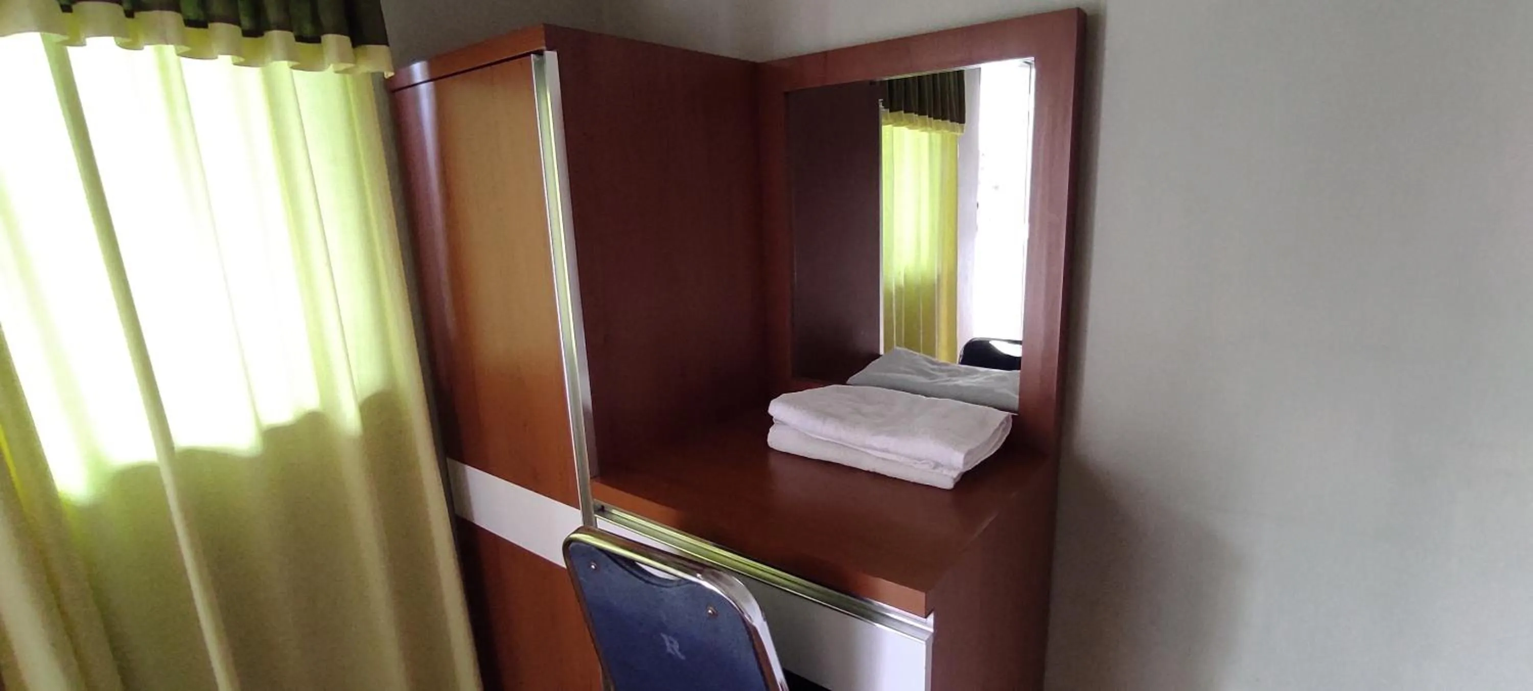 Bedroom in OYO 93051 Wisma Syariah Buloe Near Lapangan Abubakar Lambogo Batili Enrekang