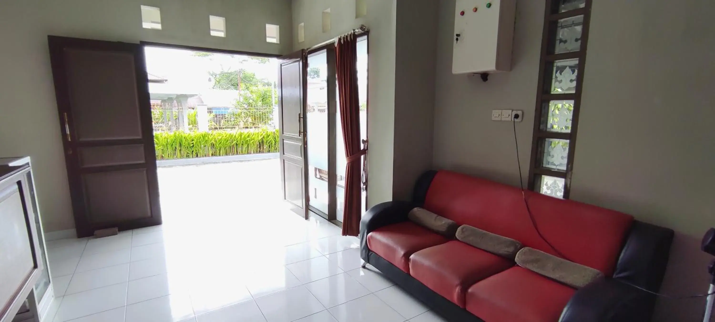 Lobby or reception in OYO 93051 Wisma Syariah Buloe Near Lapangan Abubakar Lambogo Batili Enrekang Lobby or reception in OYO 93051 Wisma Syariah Buloe Near Lapangan Abubakar Lambogo Batili Enrekang