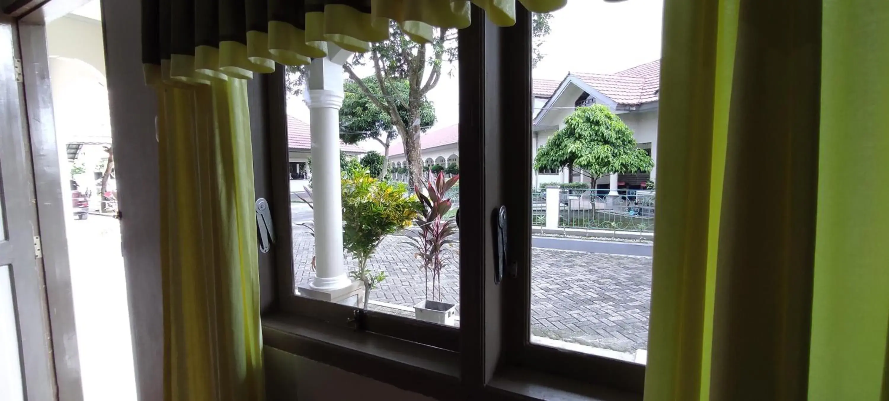 Facade/entrance in OYO 93051 Wisma Syariah Buloe Near Lapangan Abubakar Lambogo Batili Enrekang Facade/entrance in OYO 93051 Wisma Syariah Buloe Near Lapangan Abubakar Lambogo Batili Enrekang