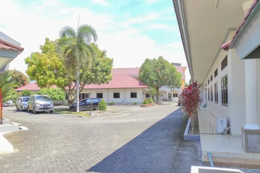 Facade/entrance in OYO 93051 Wisma Syariah Buloe Near Lapangan Abubakar Lambogo Batili Enrekang Facade/entrance in OYO 93051 Wisma Syariah Buloe Near Lapangan Abubakar Lambogo Batili Enrekang