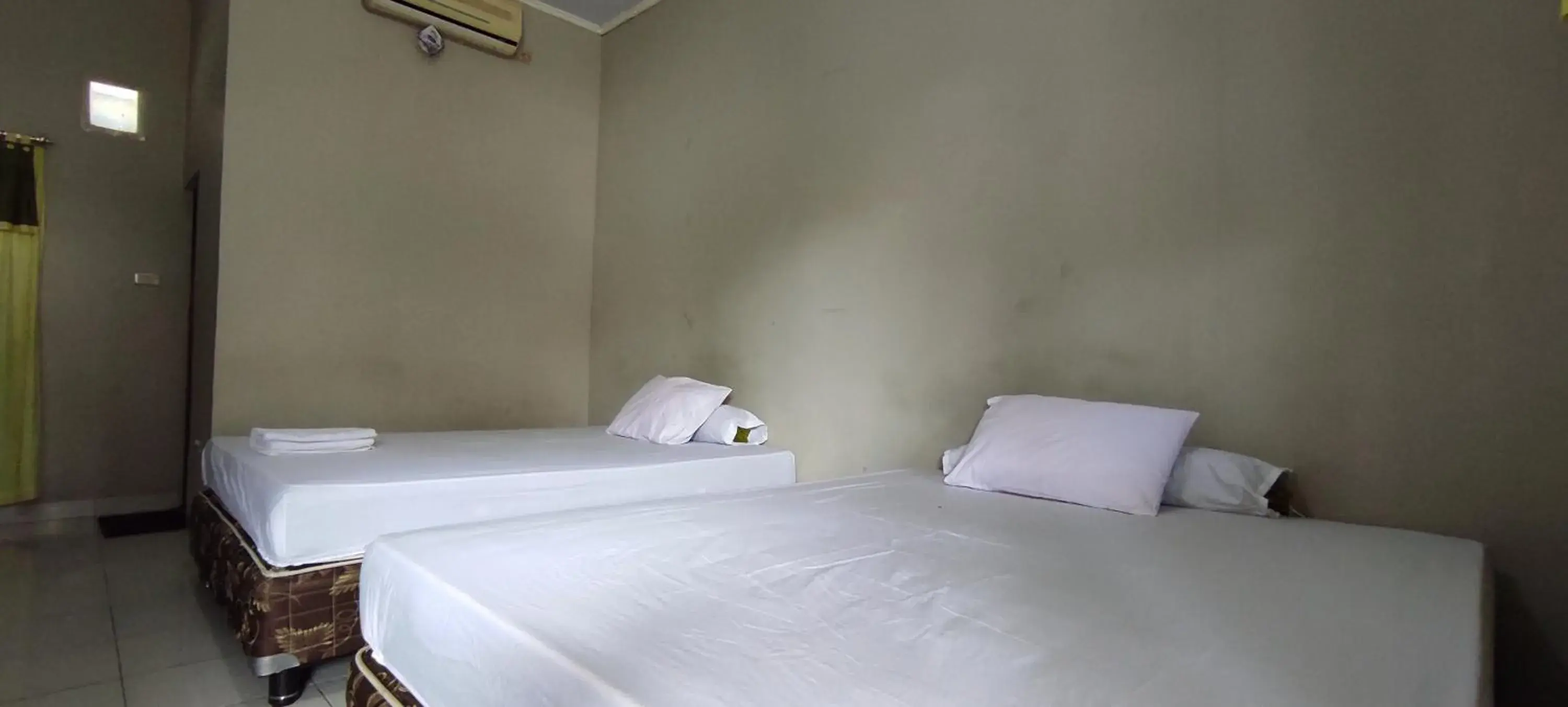 Bedroom, Bed in OYO 93051 Wisma Syariah Buloe Near Lapangan Abubakar Lambogo Batili Enrekang Bedroom, Bed in OYO 93051 Wisma Syariah Buloe Near Lapangan Abubakar Lambogo Batili Enrekang