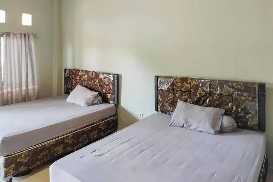 Bedroom, Bed in OYO 93051 Wisma Syariah Buloe Near Lapangan Abubakar Lambogo Batili Enrekang Bedroom, Bed in OYO 93051 Wisma Syariah Buloe Near Lapangan Abubakar Lambogo Batili Enrekang