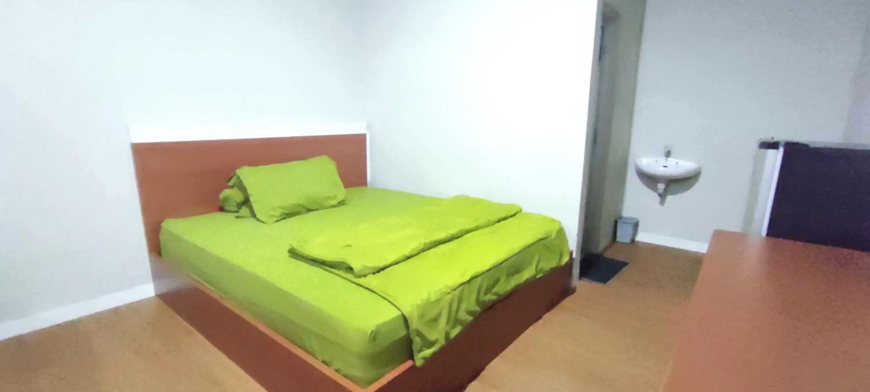 Bedroom, Bed in OYO 93051 Wisma Syariah Buloe Near Lapangan Abubakar Lambogo Batili Enrekang Bedroom, Bed in OYO 93051 Wisma Syariah Buloe Near Lapangan Abubakar Lambogo Batili Enrekang