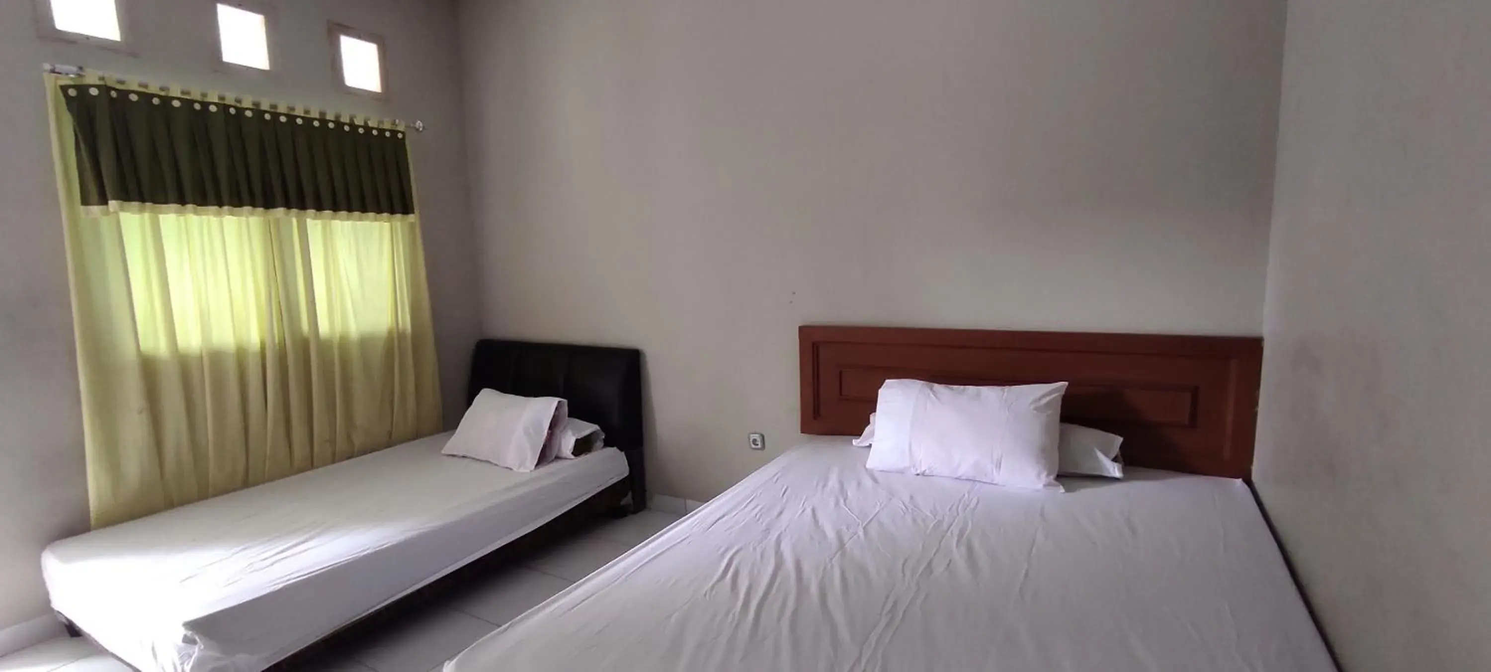 Bedroom, Bed in OYO 93051 Wisma Syariah Buloe Near Lapangan Abubakar Lambogo Batili Enrekang Bedroom, Bed in OYO 93051 Wisma Syariah Buloe Near Lapangan Abubakar Lambogo Batili Enrekang