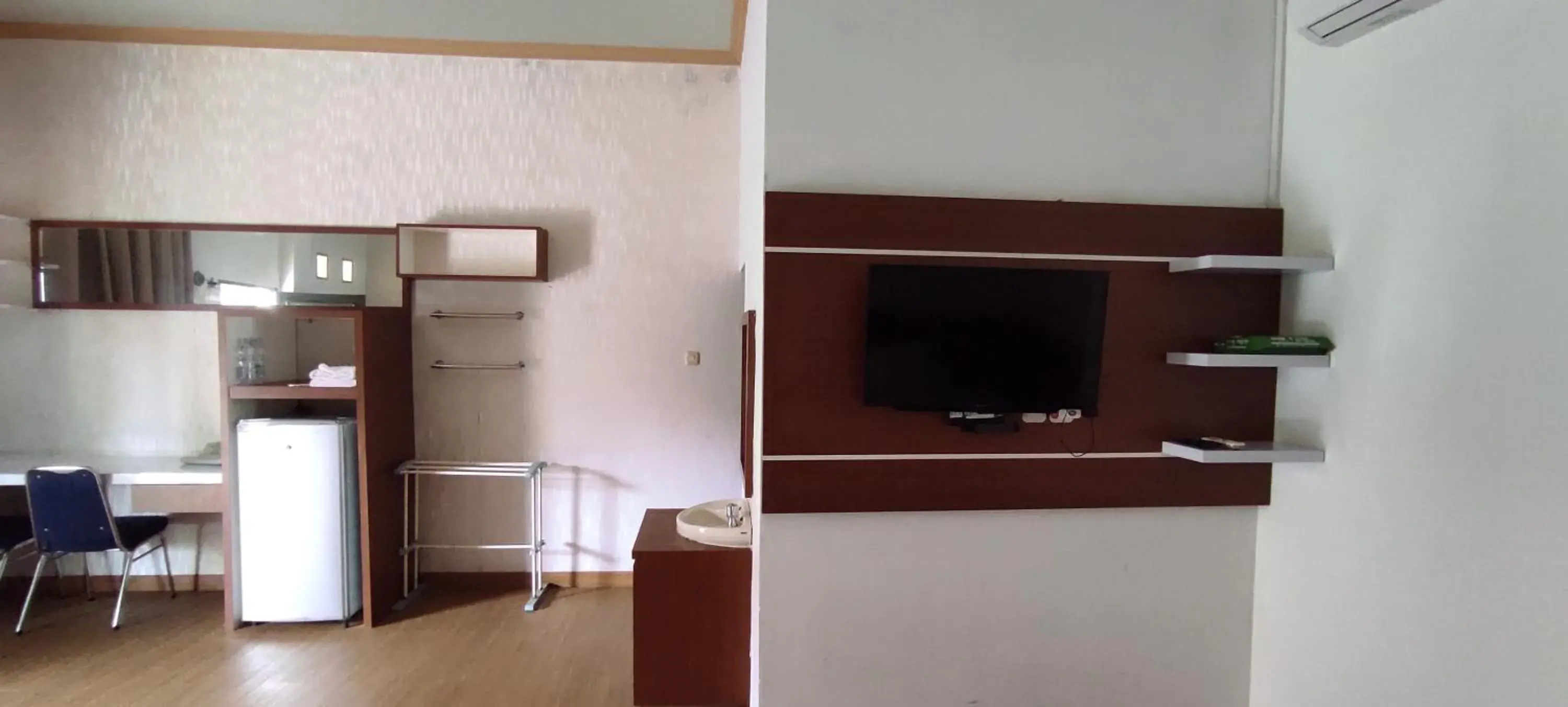 Bedroom in OYO 93051 Wisma Syariah Buloe Near Lapangan Abubakar Lambogo Batili Enrekang Bedroom in OYO 93051 Wisma Syariah Buloe Near Lapangan Abubakar Lambogo Batili Enrekang