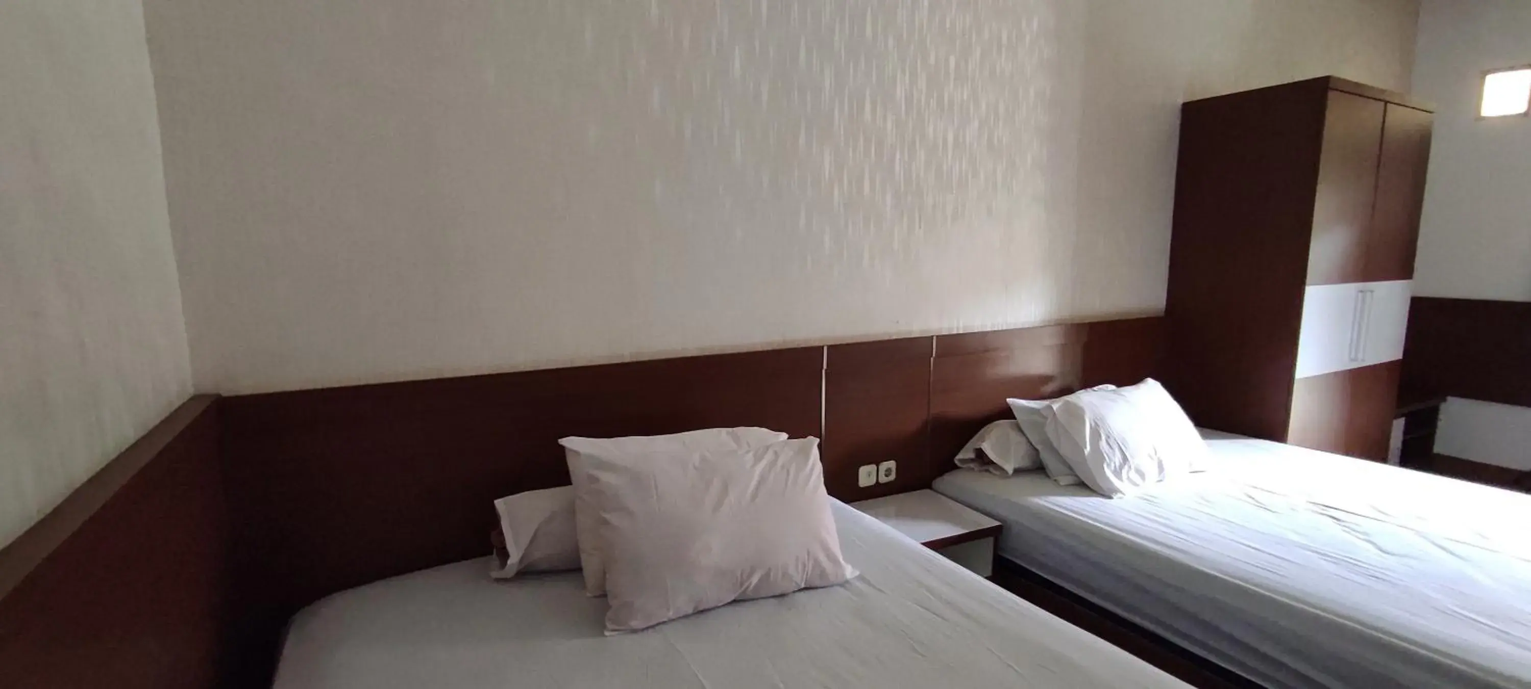 Bedroom, Bed in OYO 93051 Wisma Syariah Buloe Near Lapangan Abubakar Lambogo Batili Enrekang Bedroom, Bed in OYO 93051 Wisma Syariah Buloe Near Lapangan Abubakar Lambogo Batili Enrekang