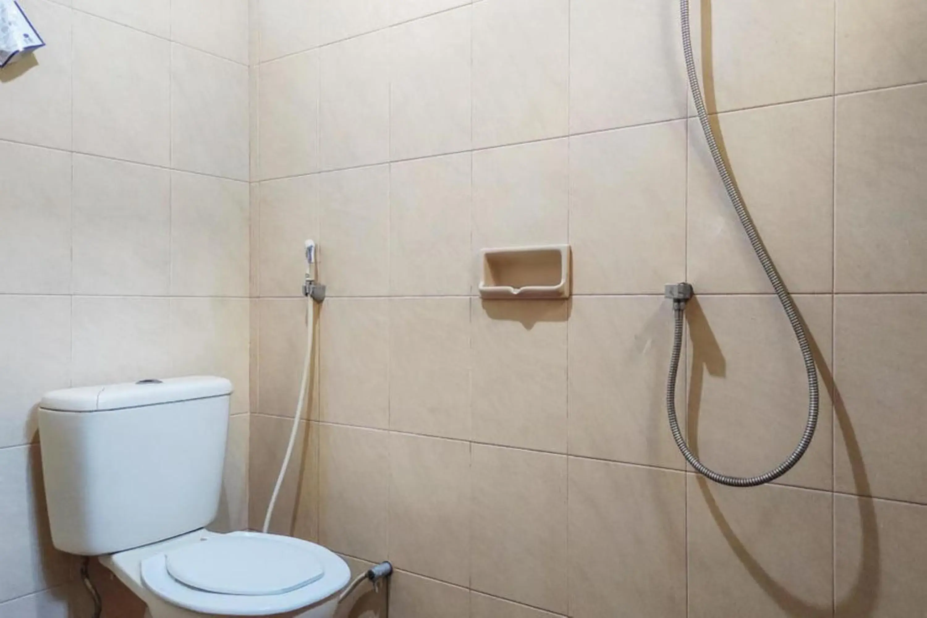 Standard Double Room in OYO 93051 Wisma Syariah Buloe Near Lapangan Abubakar Lambogo Batili Enrekang Standard Double Room in OYO 93051 Wisma Syariah Buloe Near Lapangan Abubakar Lambogo Batili Enrekang