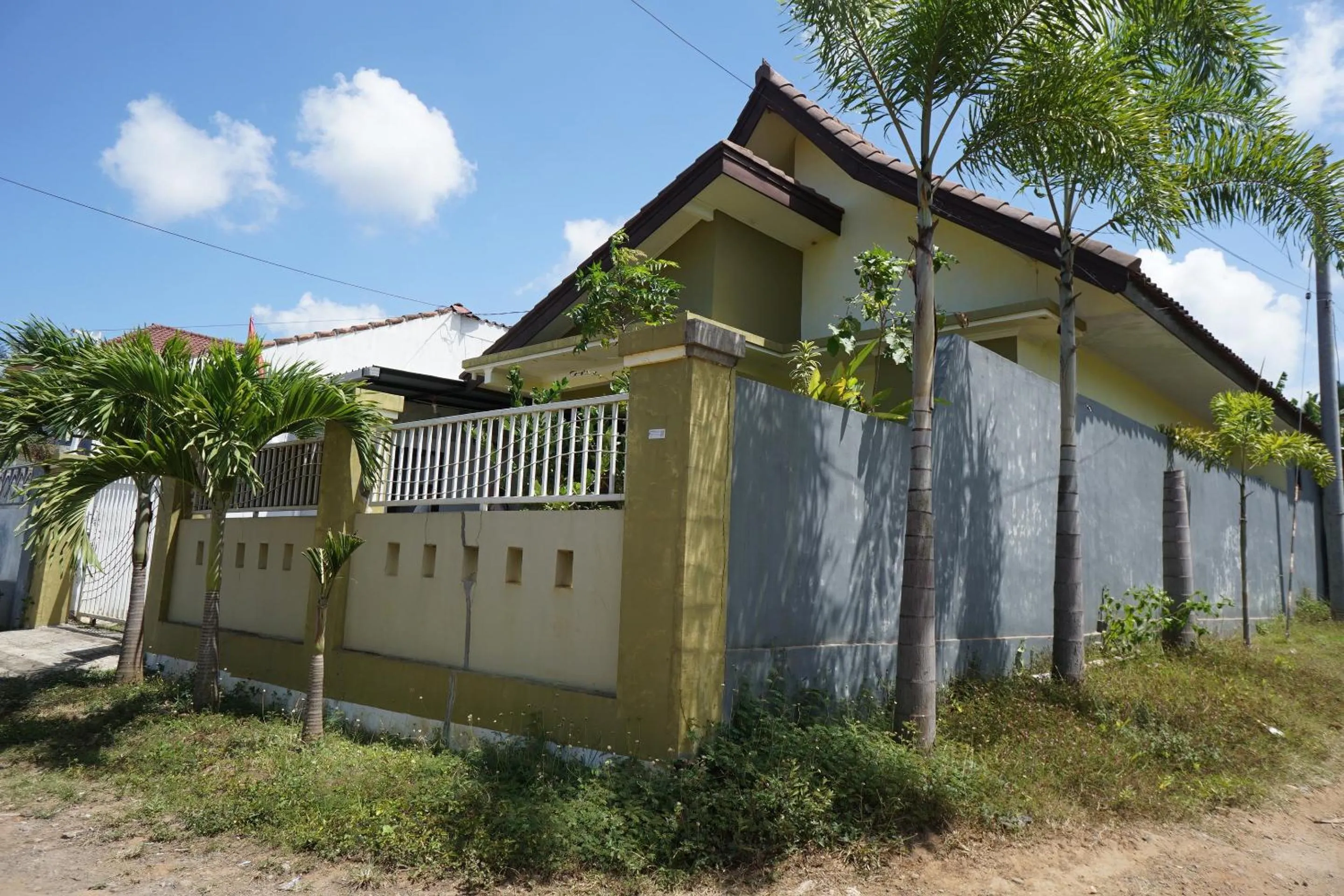 Facade/entrance in Hotel O Kost Amantu