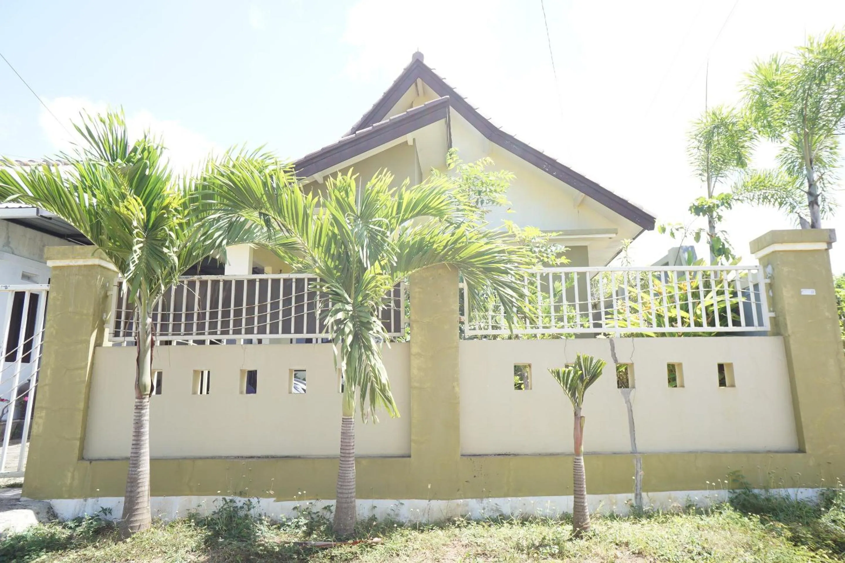 Facade/entrance in Hotel O Kost Amantu
