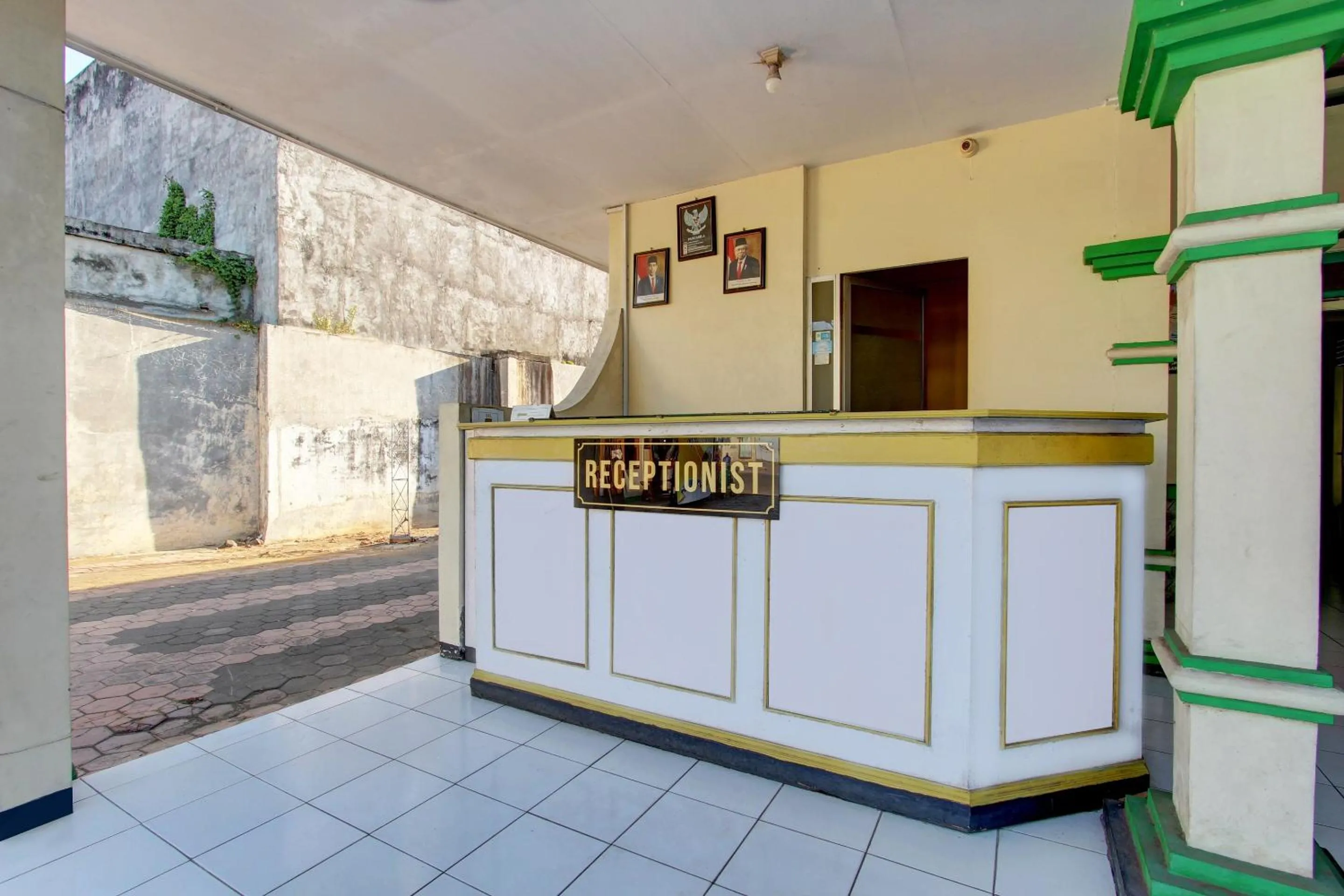 Lobby or reception in OYO 93048 Hotel Puri Mandiri