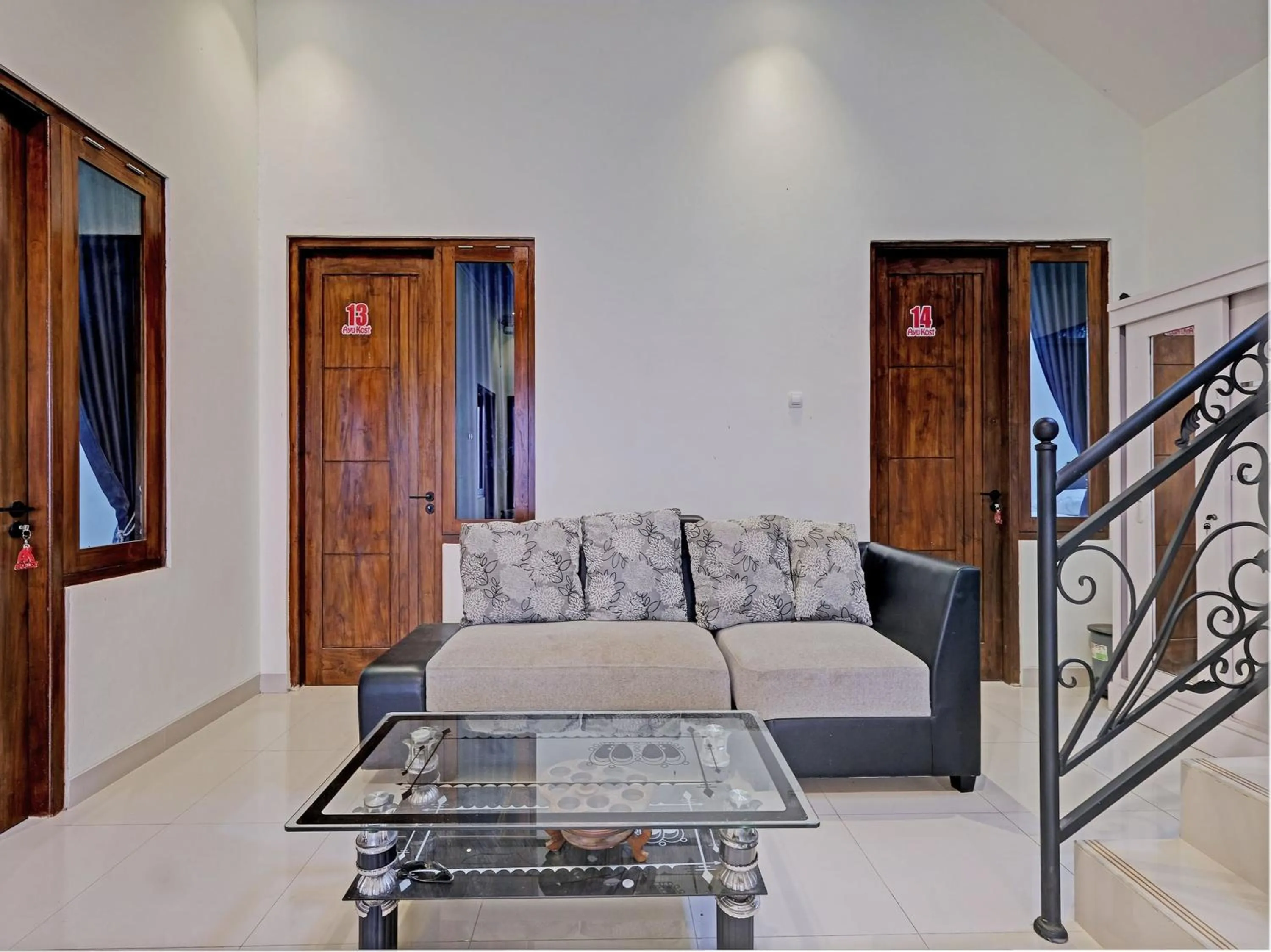 Lobby or reception in OYO Life 92935 Ayu Kost Eksklusif