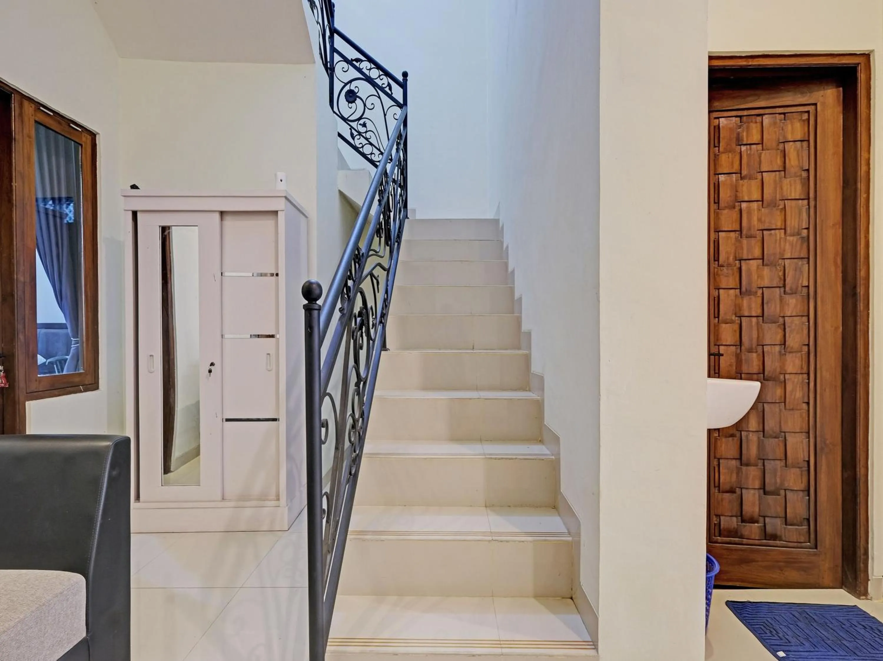 Lobby or reception in OYO Life 92935 Ayu Kost Eksklusif