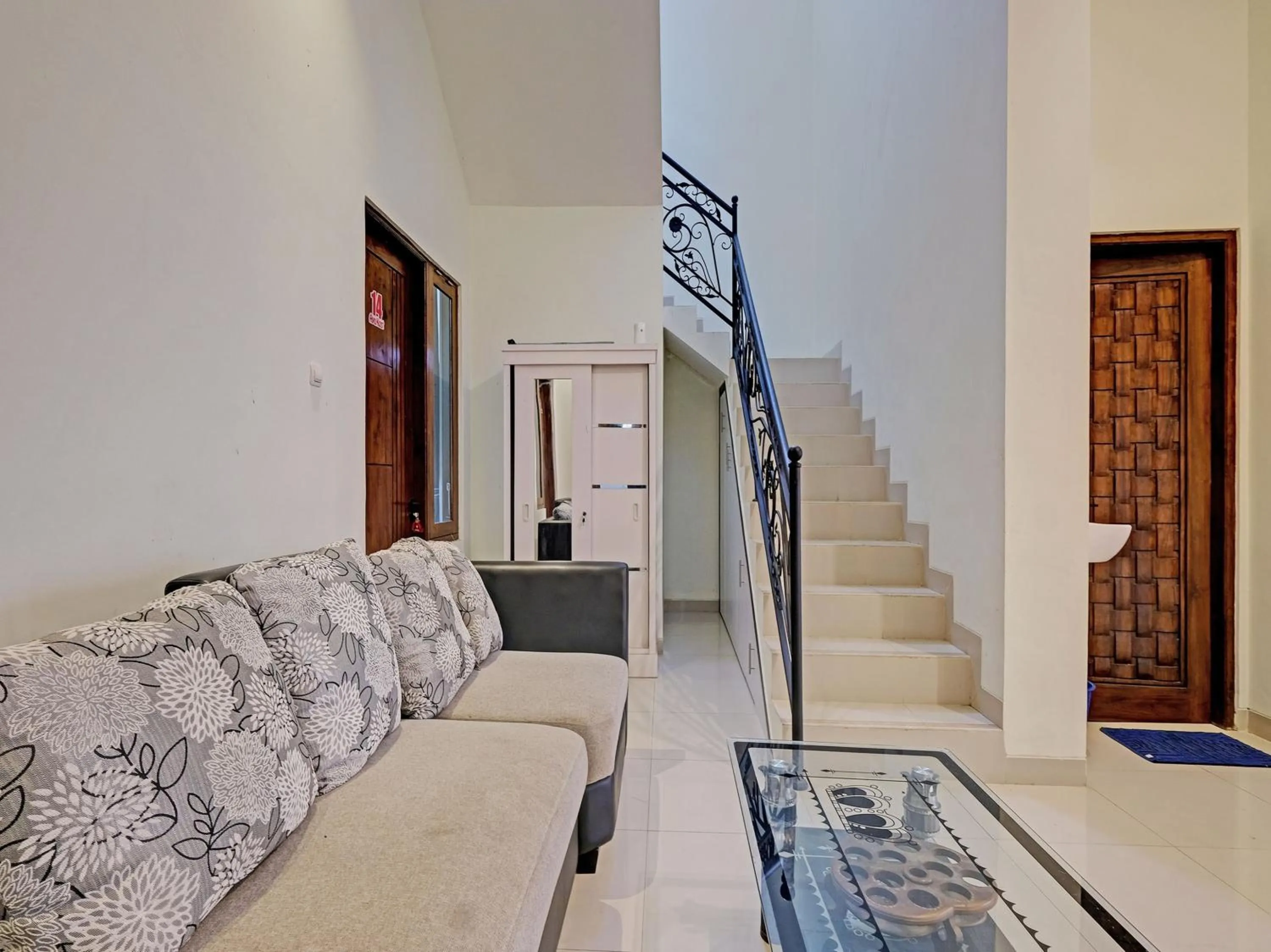 Lobby or reception in OYO Life 92935 Ayu Kost Eksklusif