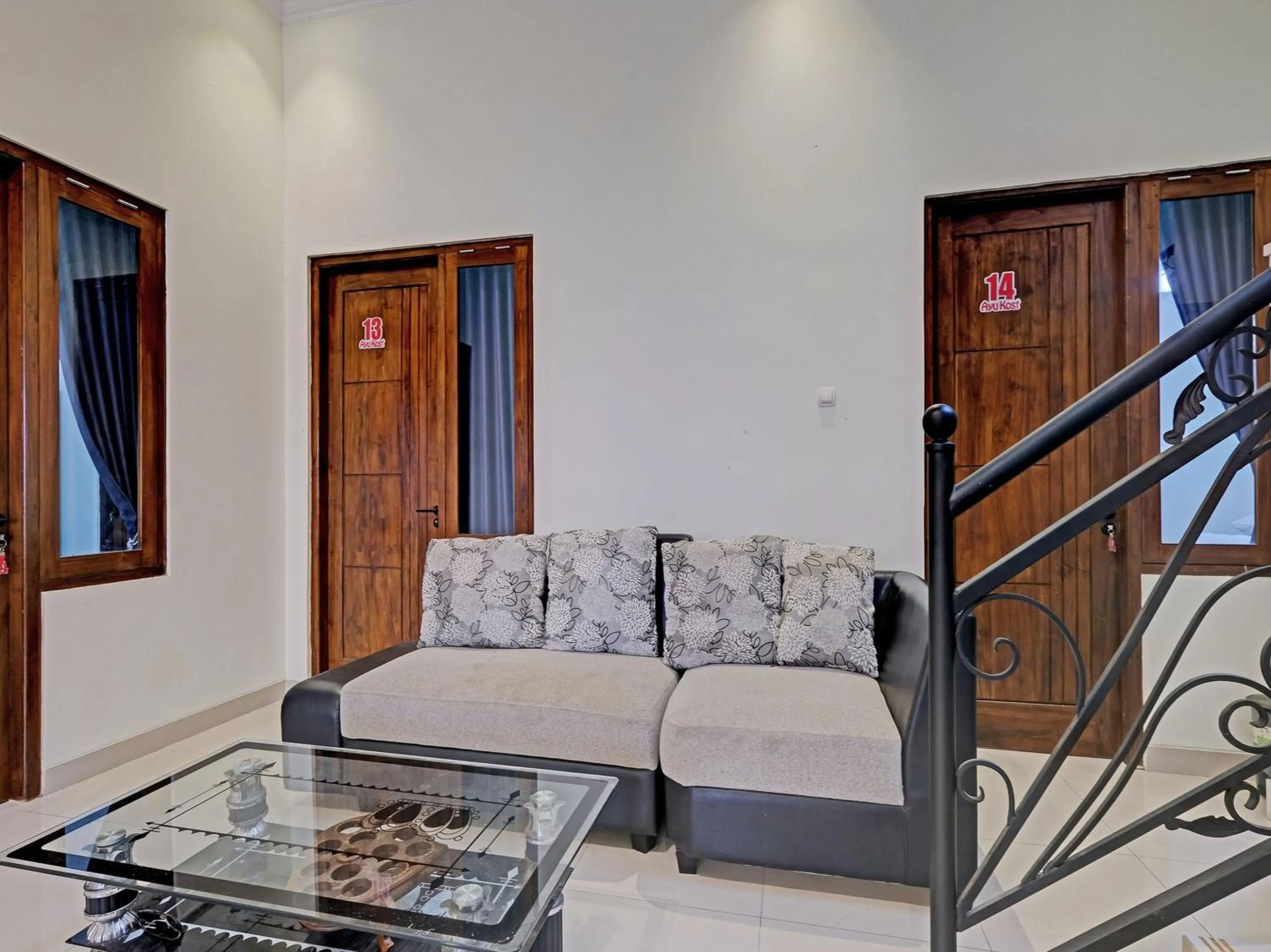 Lobby or reception in OYO Life 92935 Ayu Kost Eksklusif